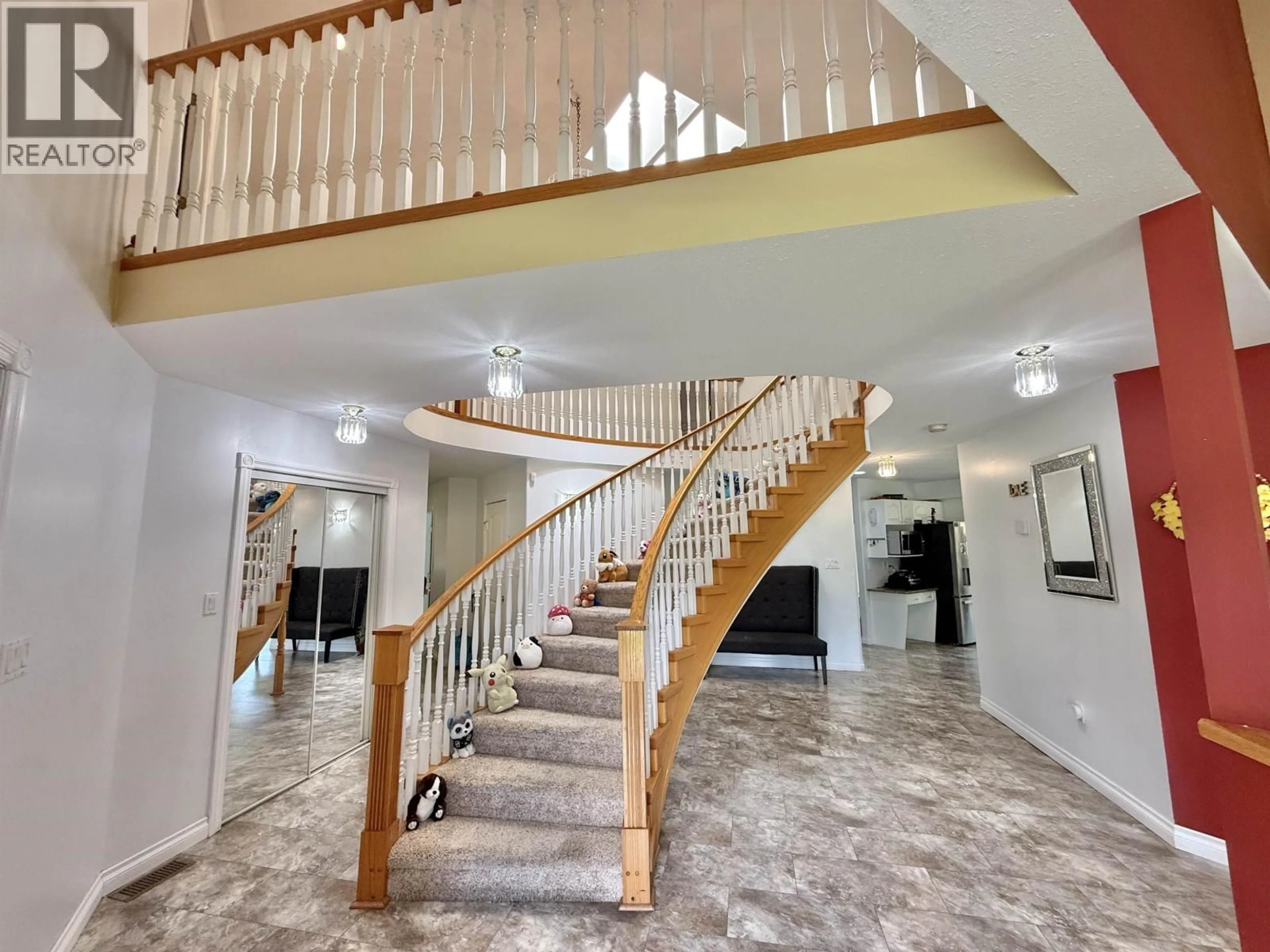 Indoor foyer for 894 ROLPH STREET, Quesnel British Columbia V2J3M1