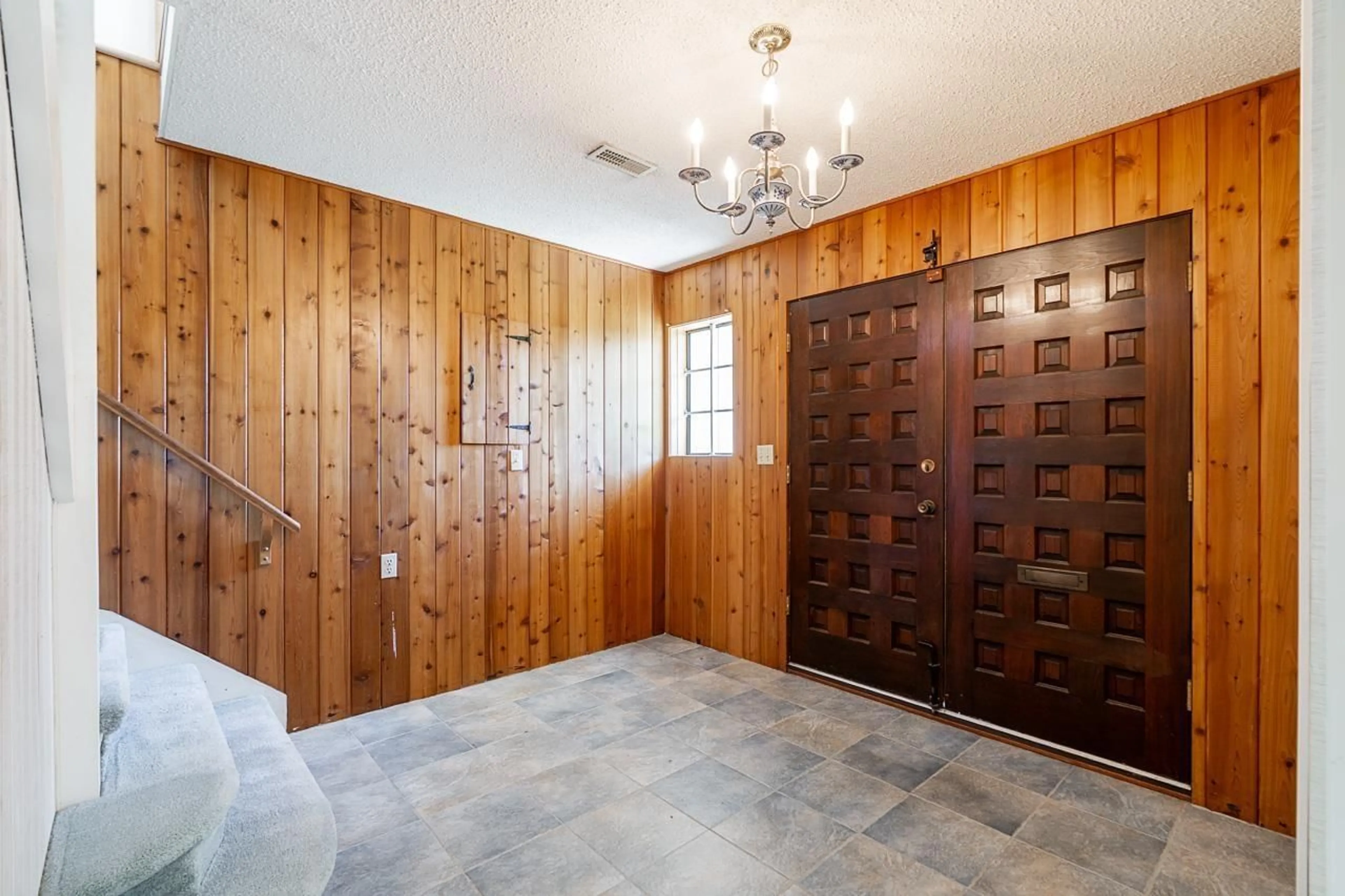 Indoor foyer for 5462 BAKERVIEW DRIVE, Surrey British Columbia V3S1A5