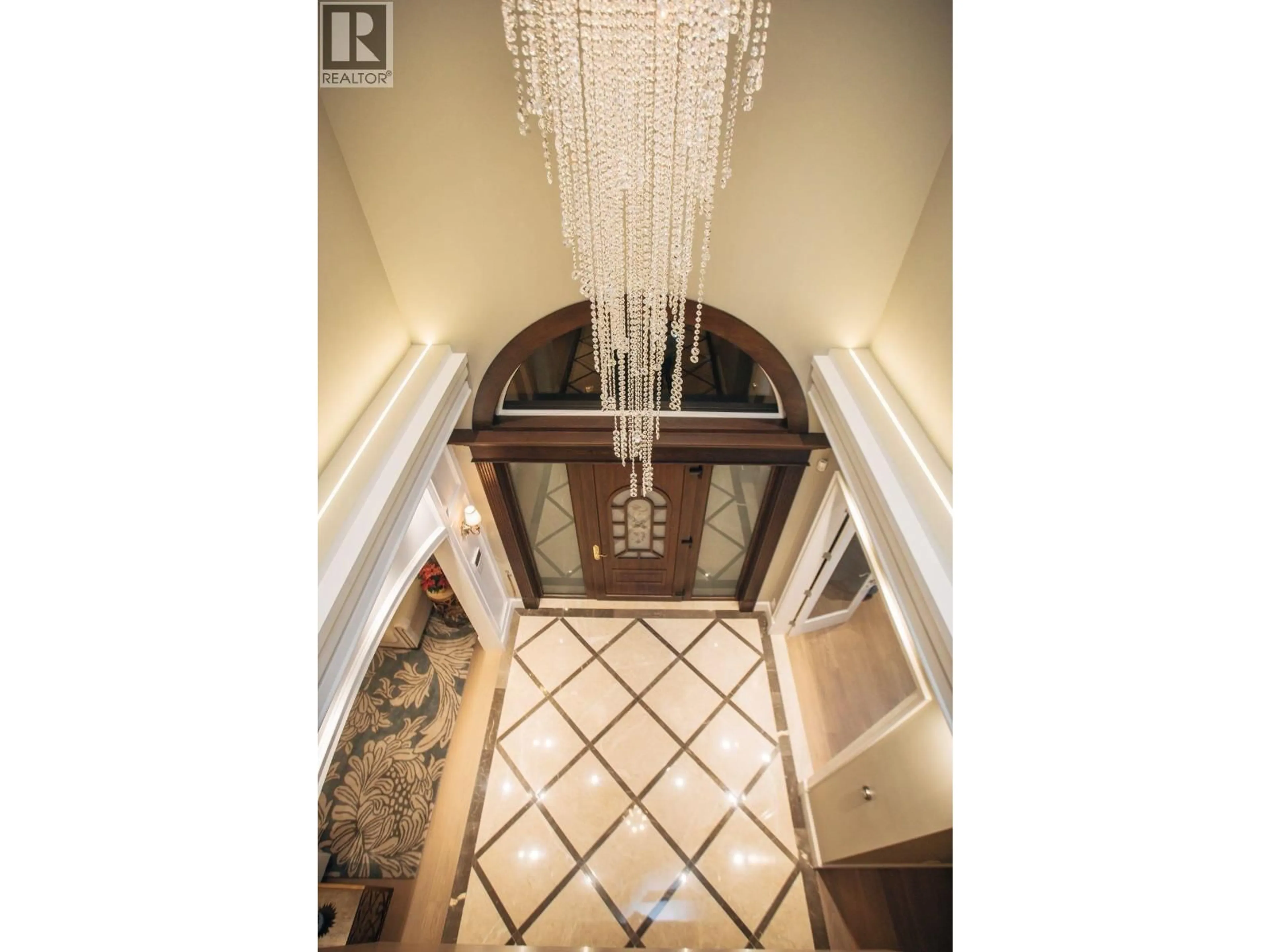 Indoor foyer for 3640 LAMOND AVENUE, Richmond British Columbia V7E1C6