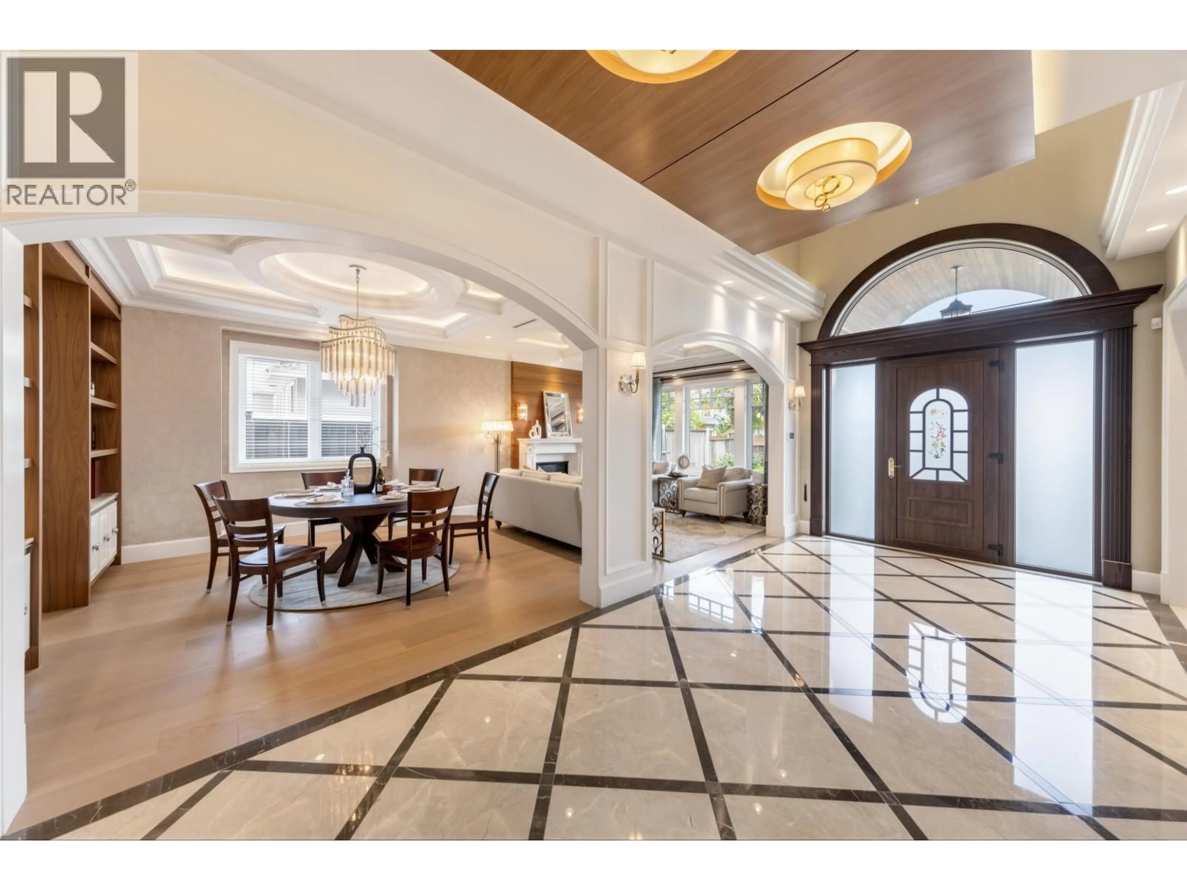 Indoor foyer for 3640 LAMOND AVENUE, Richmond British Columbia V7E1C6