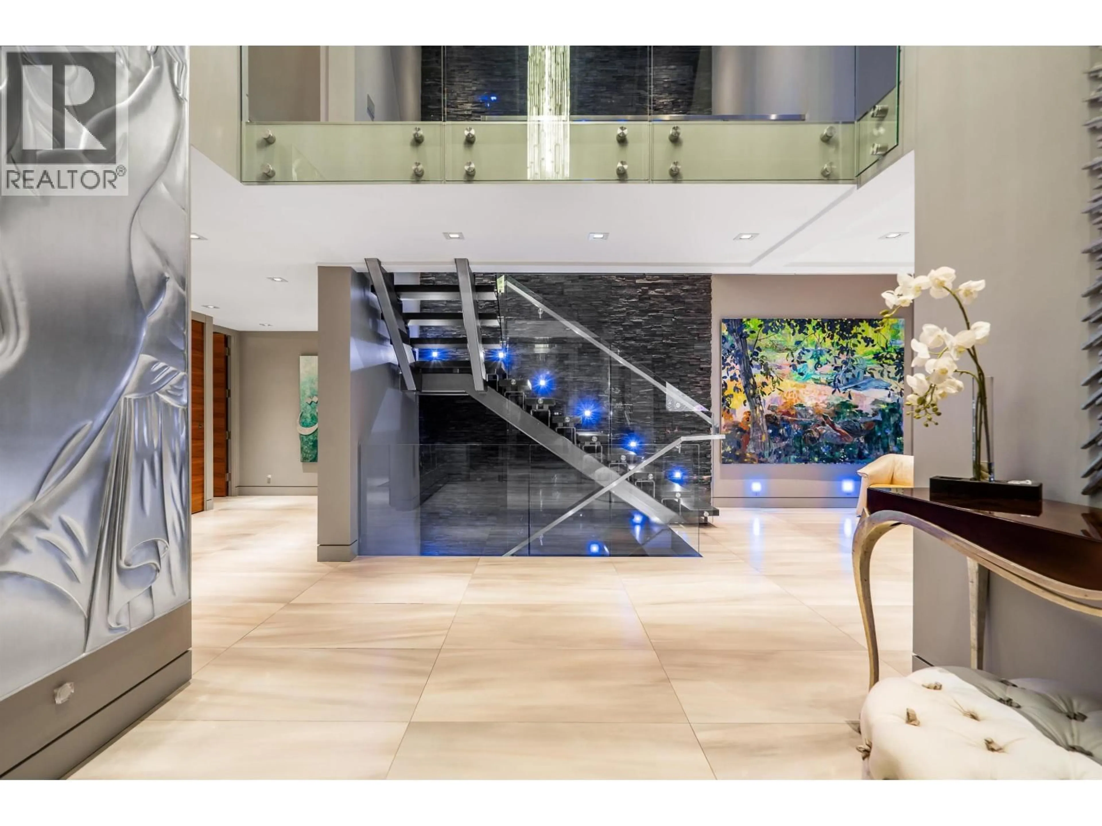 Lobby for 2331 WESTHILL DRIVE, West Vancouver British Columbia V7S2Z2
