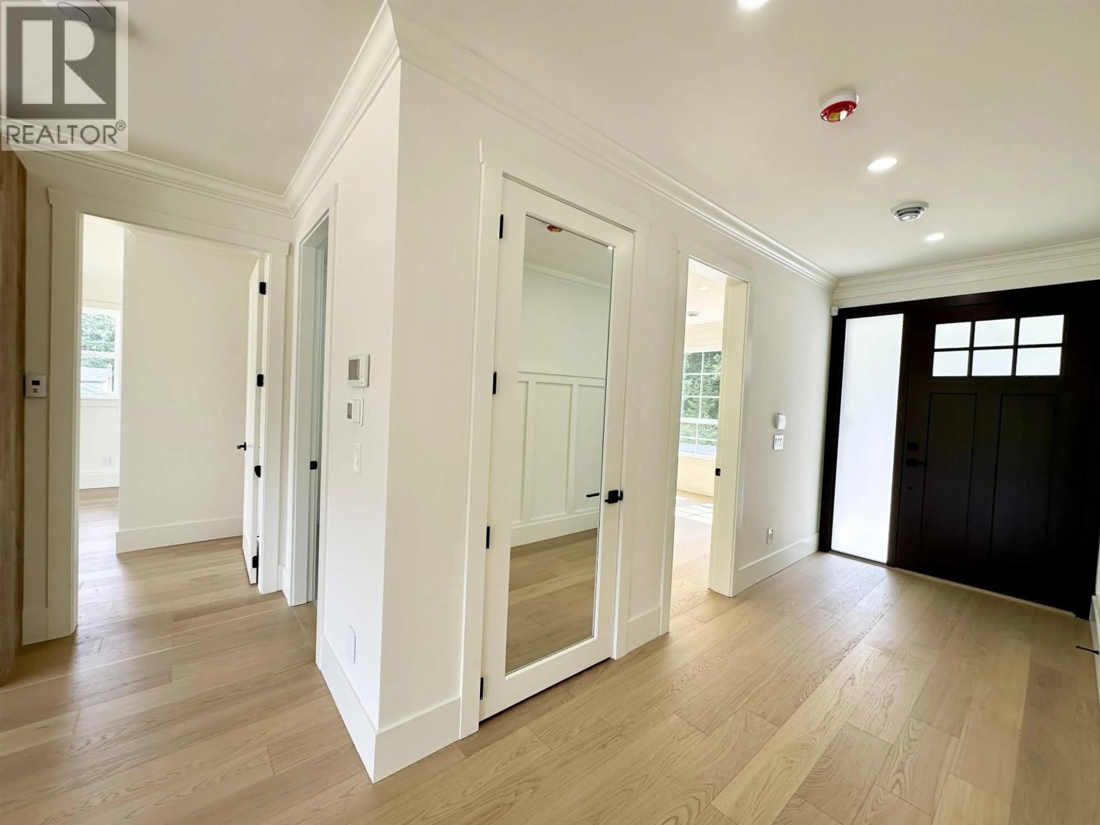 Indoor entryway for 1203 CASTLE ROAD, Gibsons British Columbia V0N1V5