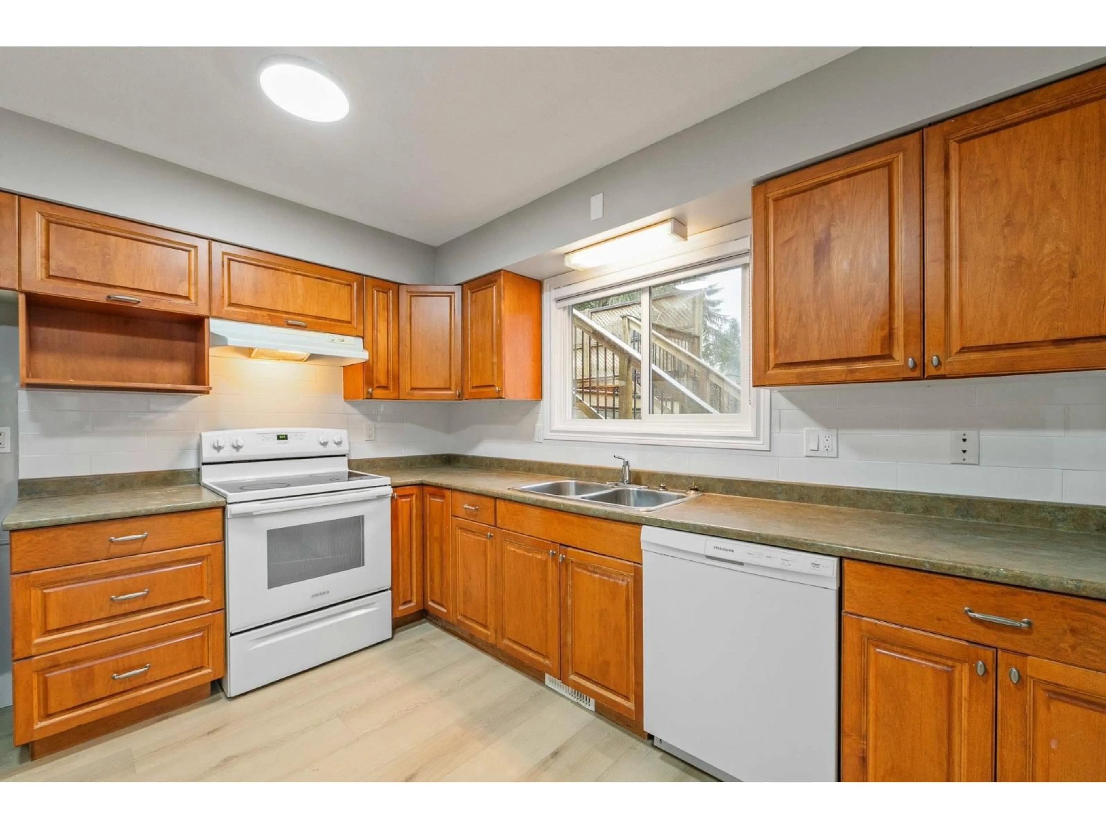 Standard kitchen, unknown for 8024 CEDAR STREET, Mission British Columbia V2V3N1