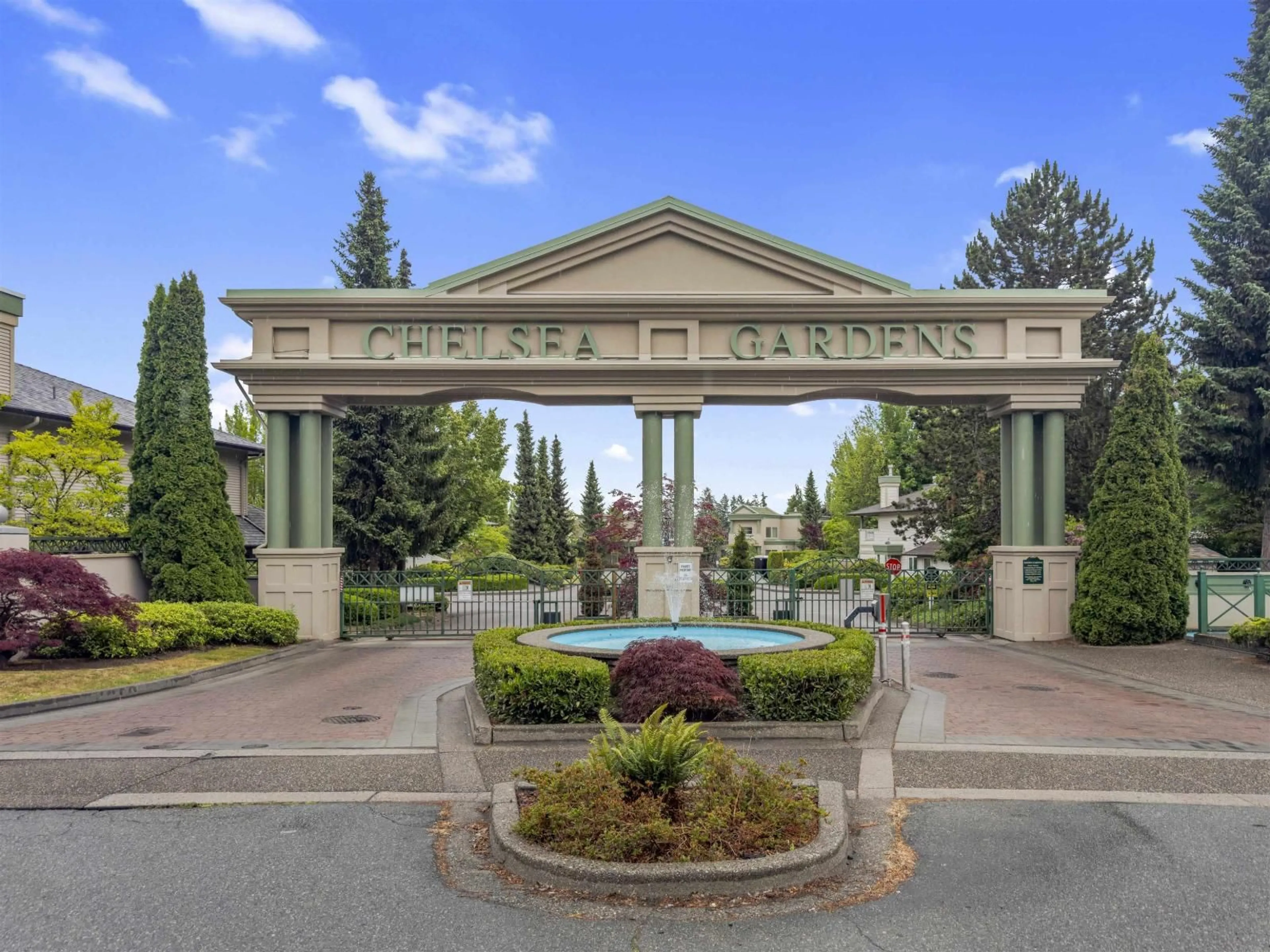 Indoor foyer for 325 - 13880 70 AVENUE, Surrey British Columbia V3W0T3
