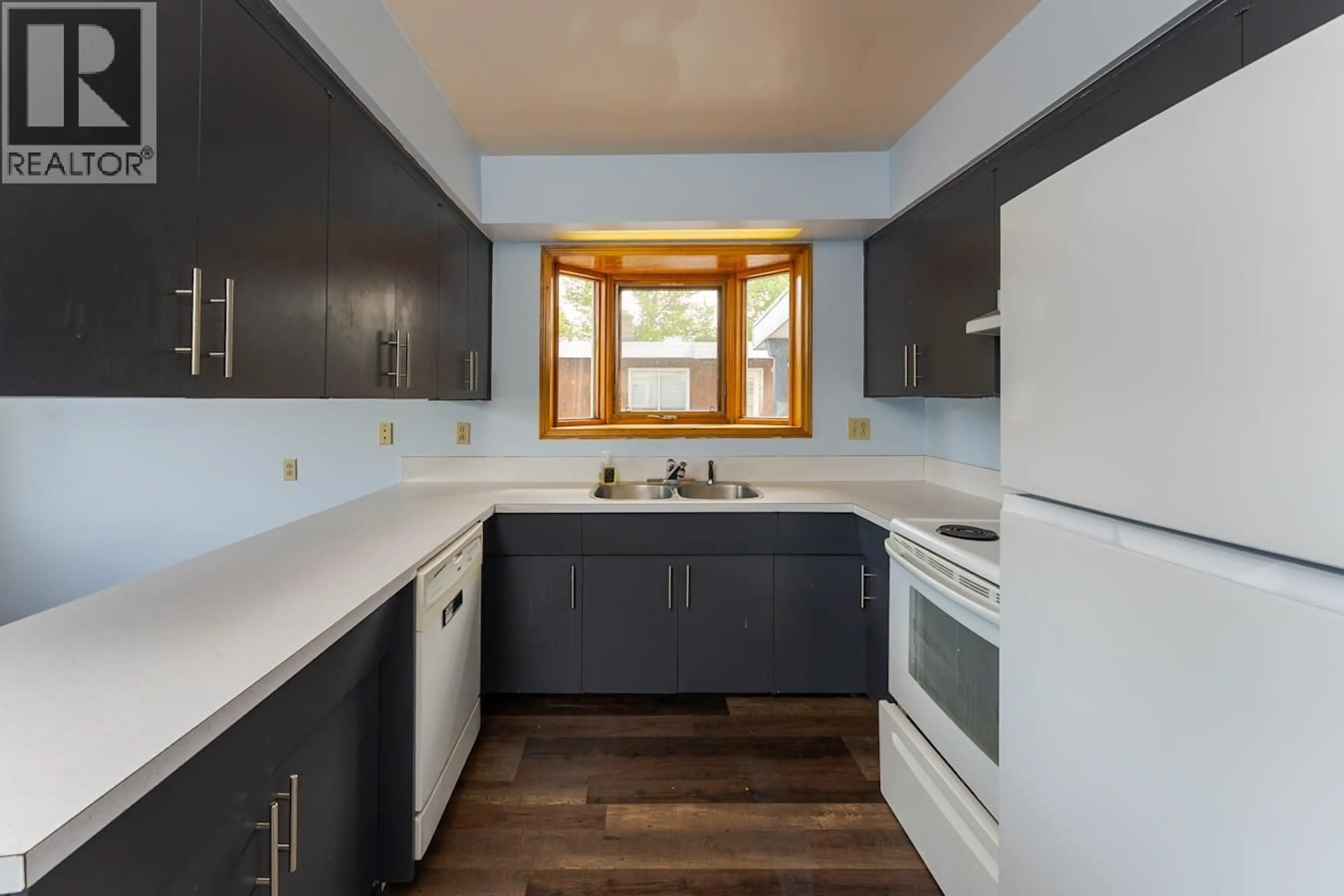 Standard kitchen, unknown for 1051 PARSNIP CRESCENT, Prince George British Columbia V2M4B7