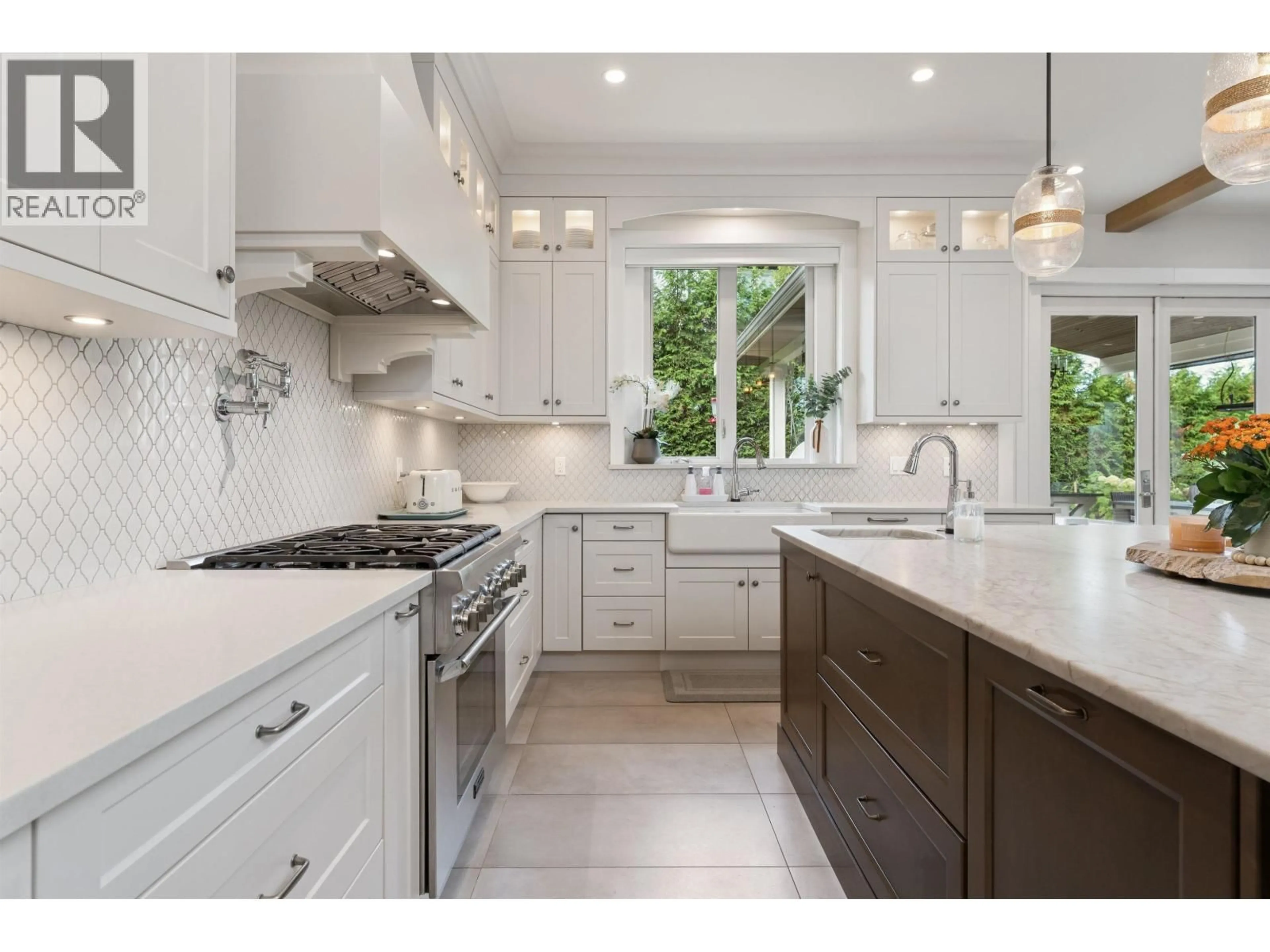 Open concept kitchen, ceramic/tile floor for 7863 WALMSLEY COURT, Burnaby British Columbia V5E3X3