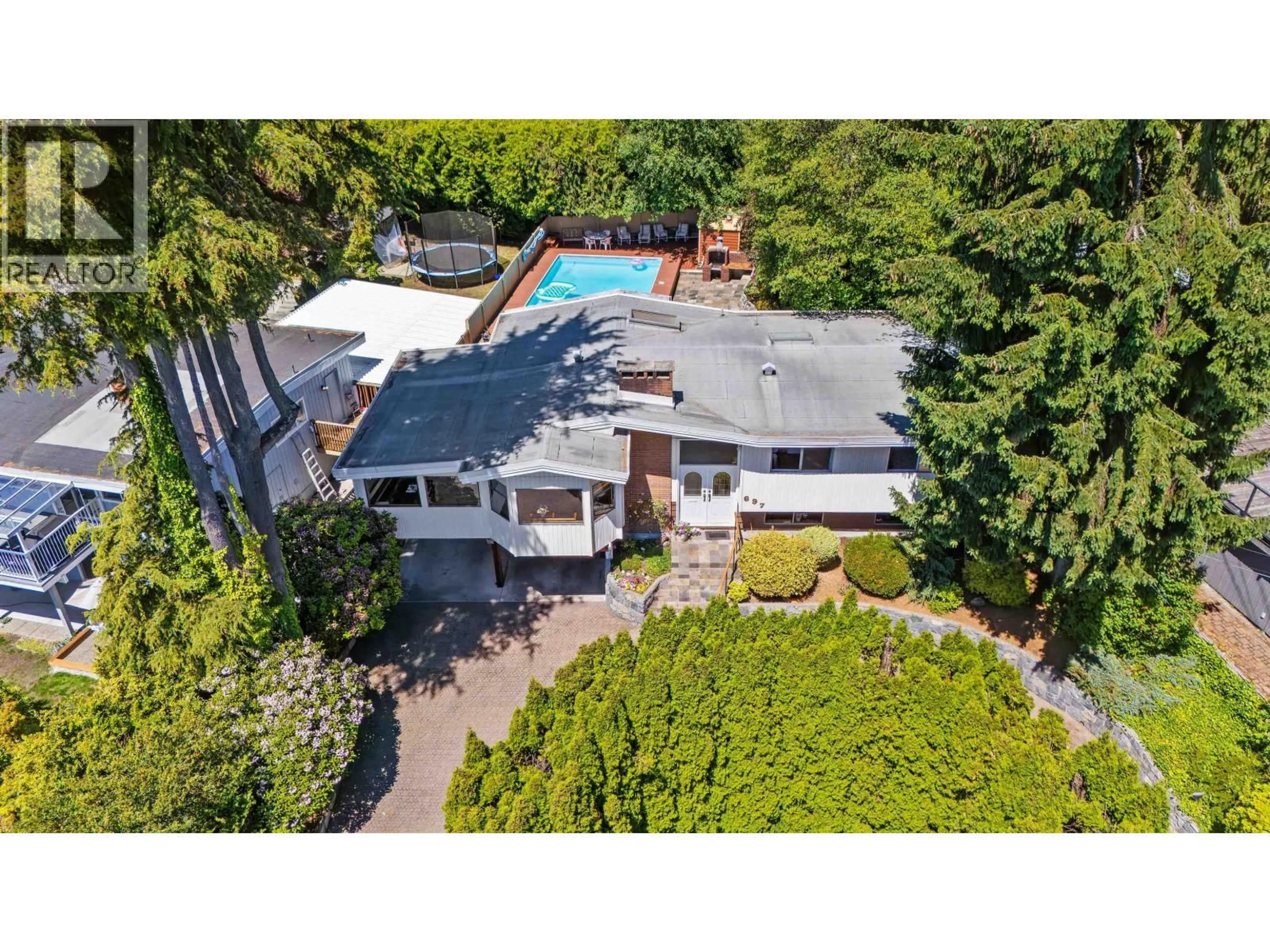A pic from outside/outdoor area/front of a property/back of a property/a pic from drone, street for 697 PLYMOUTH DRIVE, North Vancouver British Columbia V7H2H5