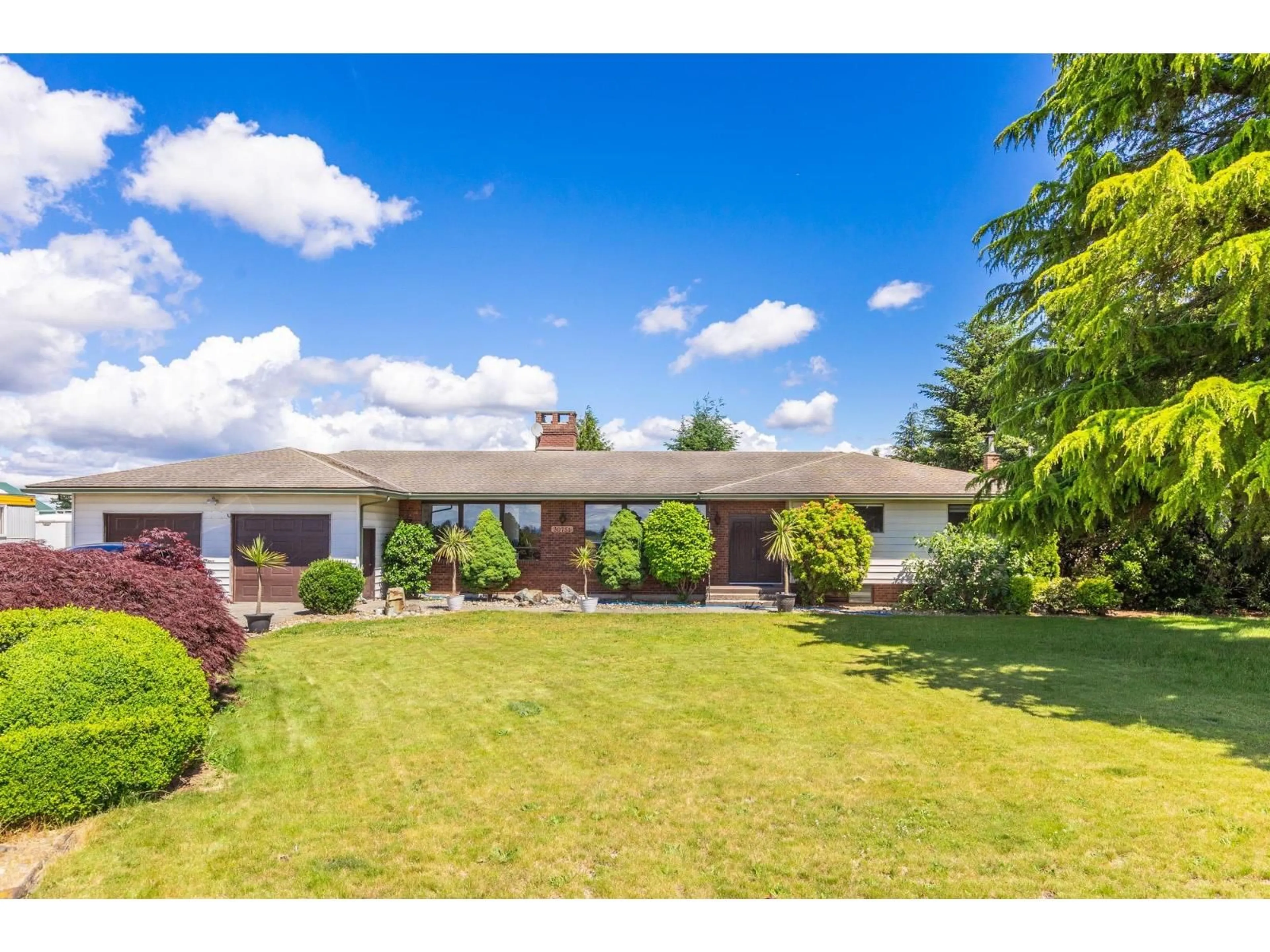A pic from outside/outdoor area/front of a property/back of a property/a pic from drone, unknown for 30751 0 AVENUE, Abbotsford British Columbia V2T6B2