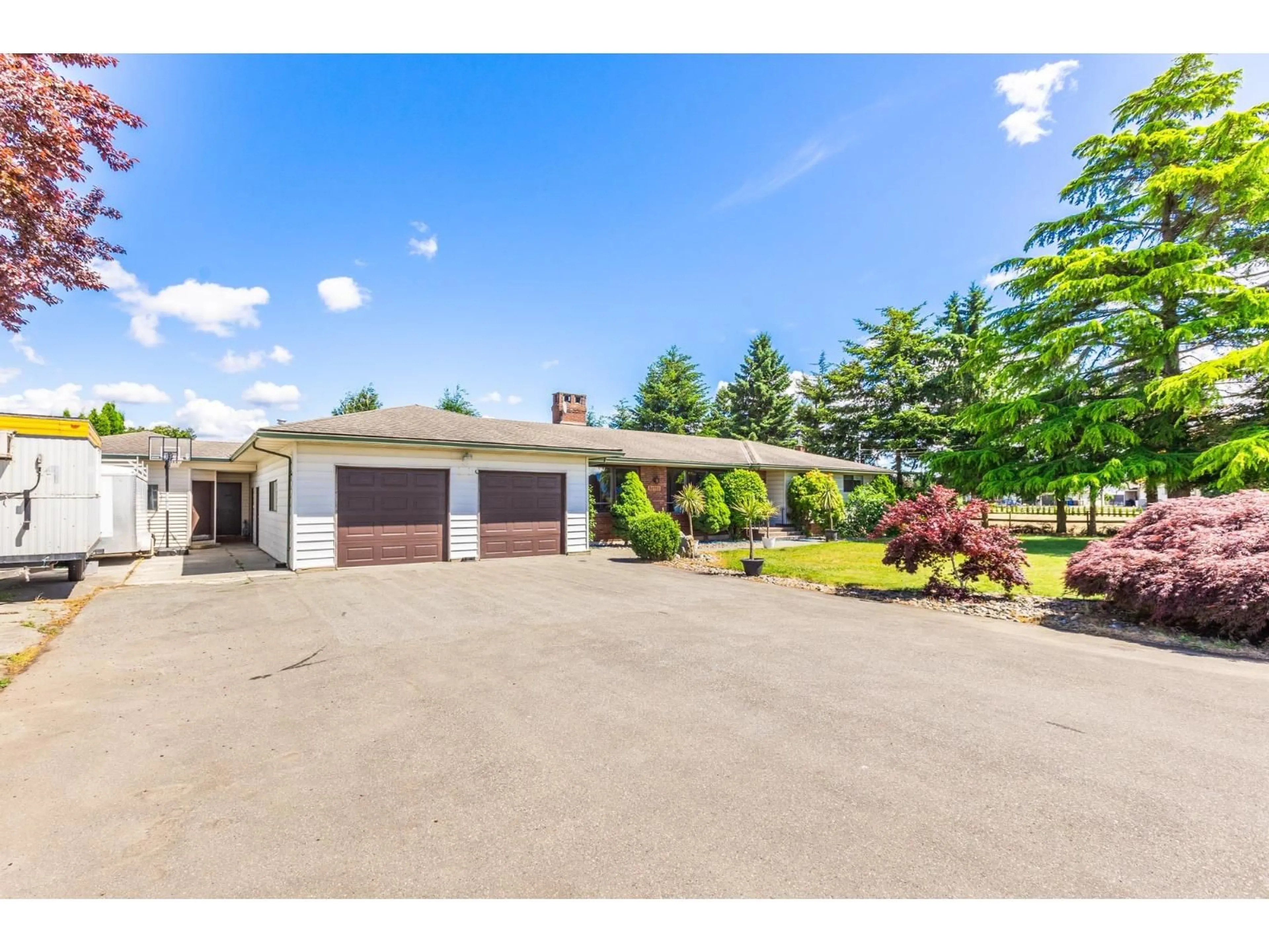 A pic from outside/outdoor area/front of a property/back of a property/a pic from drone, unknown for 30751 0 AVENUE, Abbotsford British Columbia V2T6B2