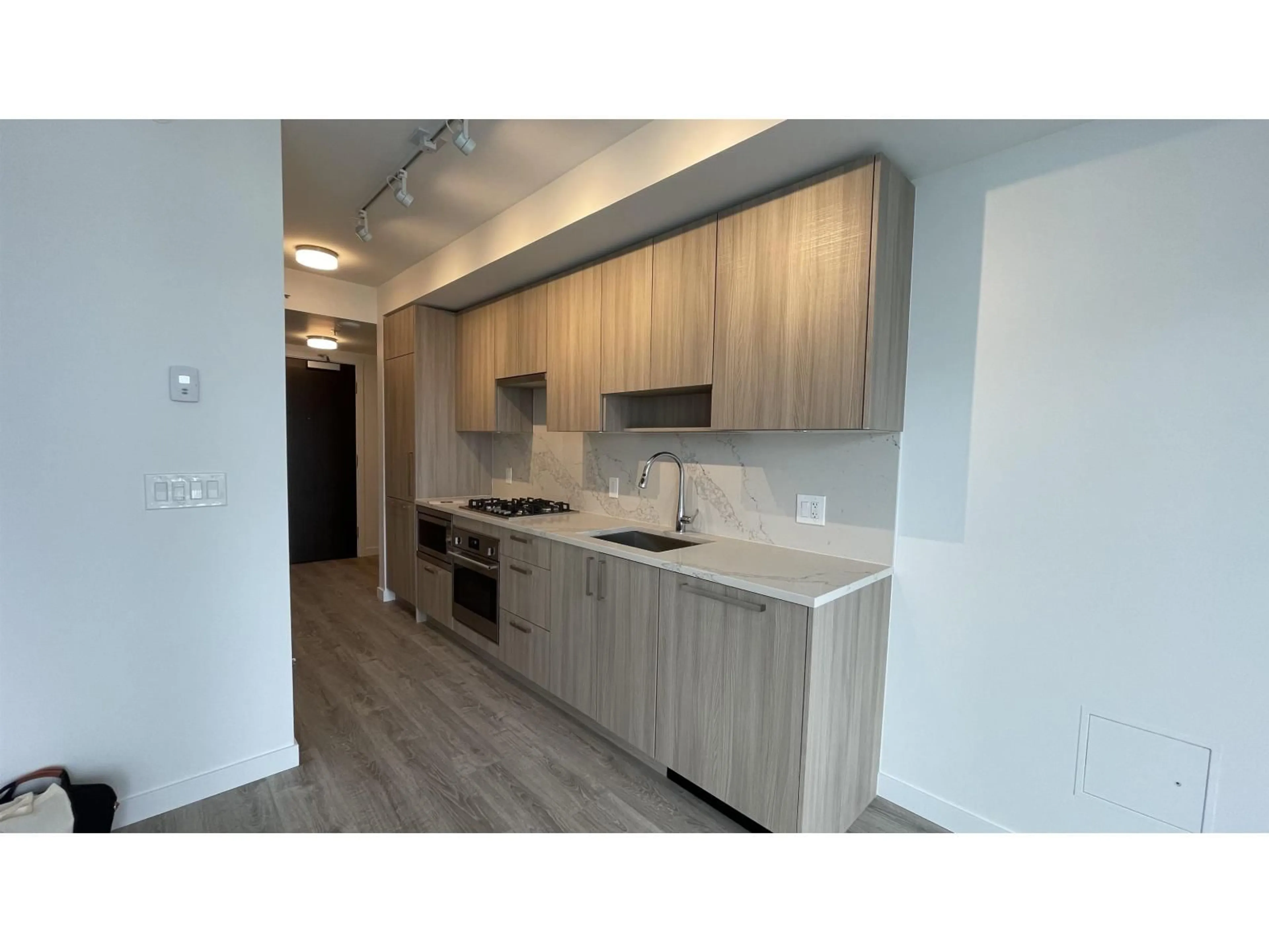 Standard kitchen, wood/laminate floor for 2312 - 13350 CENTRAL AVENUE, Surrey British Columbia V3T0S1