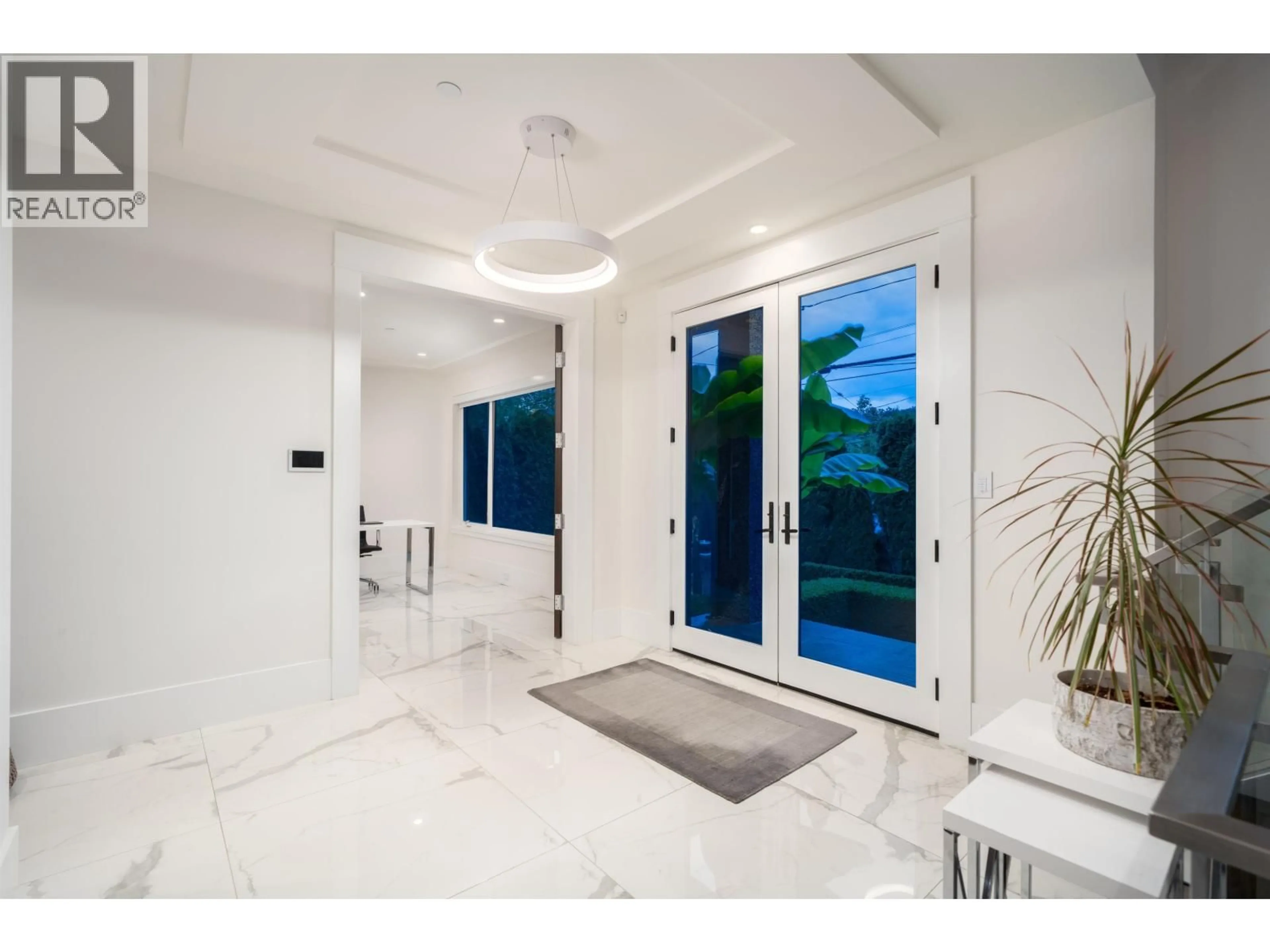 Indoor entryway for 4623 4TH AVENUE, Vancouver British Columbia V6R1R6