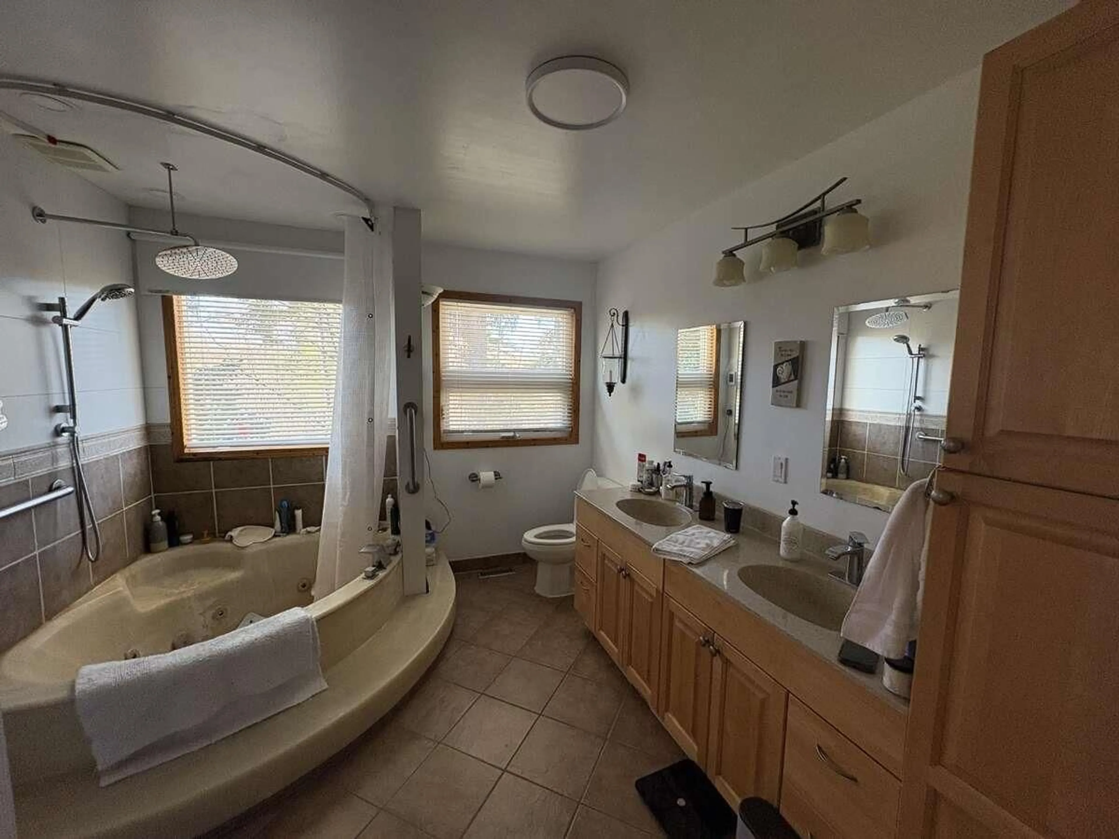 Standard bathroom, ceramic/tile floor for 7397 BATES ROAD, Delta British Columbia V4C6X2