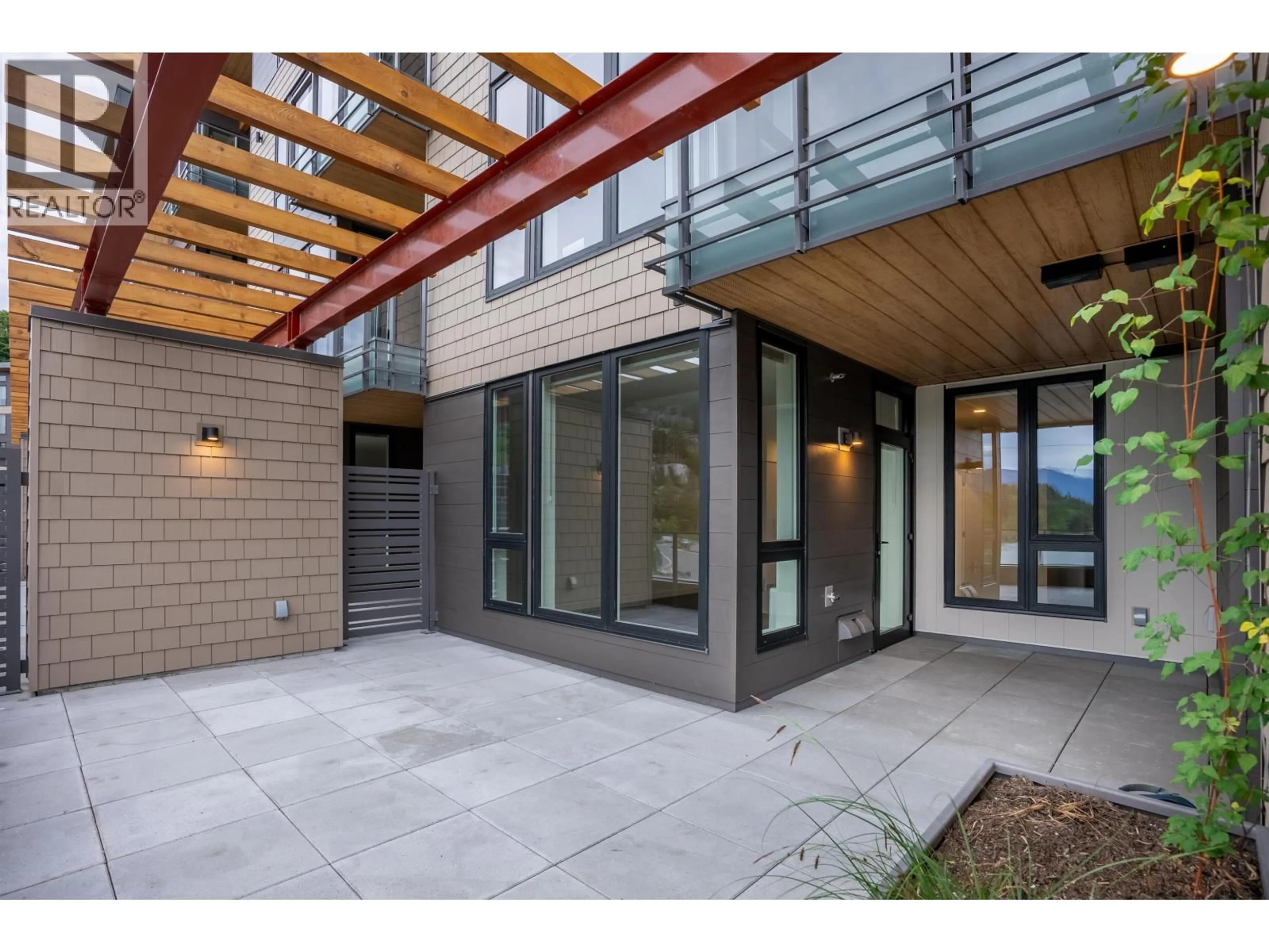 Indoor entryway for 207 - 1500 SCOTT CRESCENT, Squamish British Columbia V8B1G5