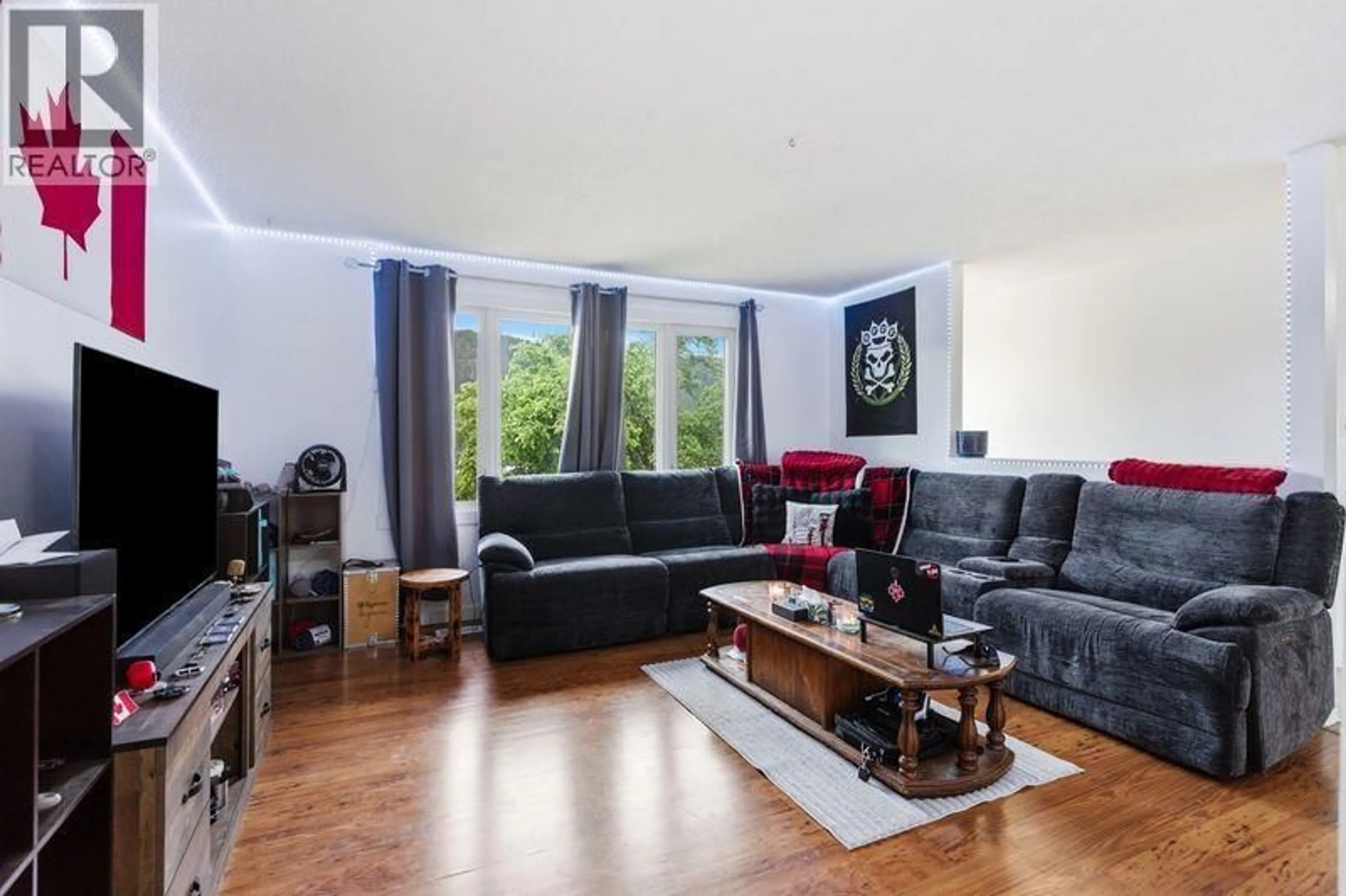 Living room with furniture, wood/laminate floor for 1144 SECOND AVENUE, Williams Lake British Columbia V2G1X8