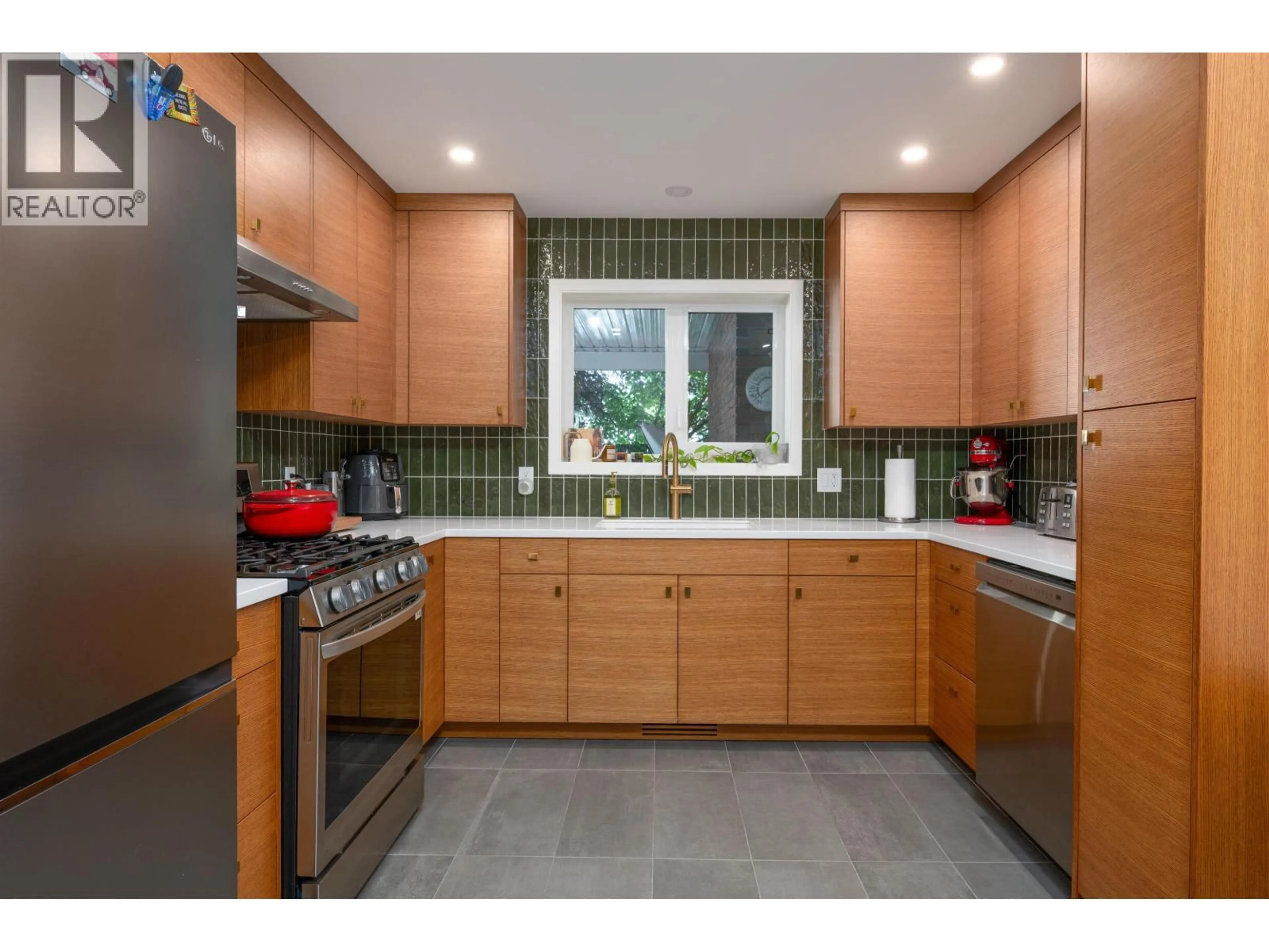Standard kitchen, ceramic/tile floor for 1734 HARPER DRIVE, Prince George British Columbia V2M2Y8