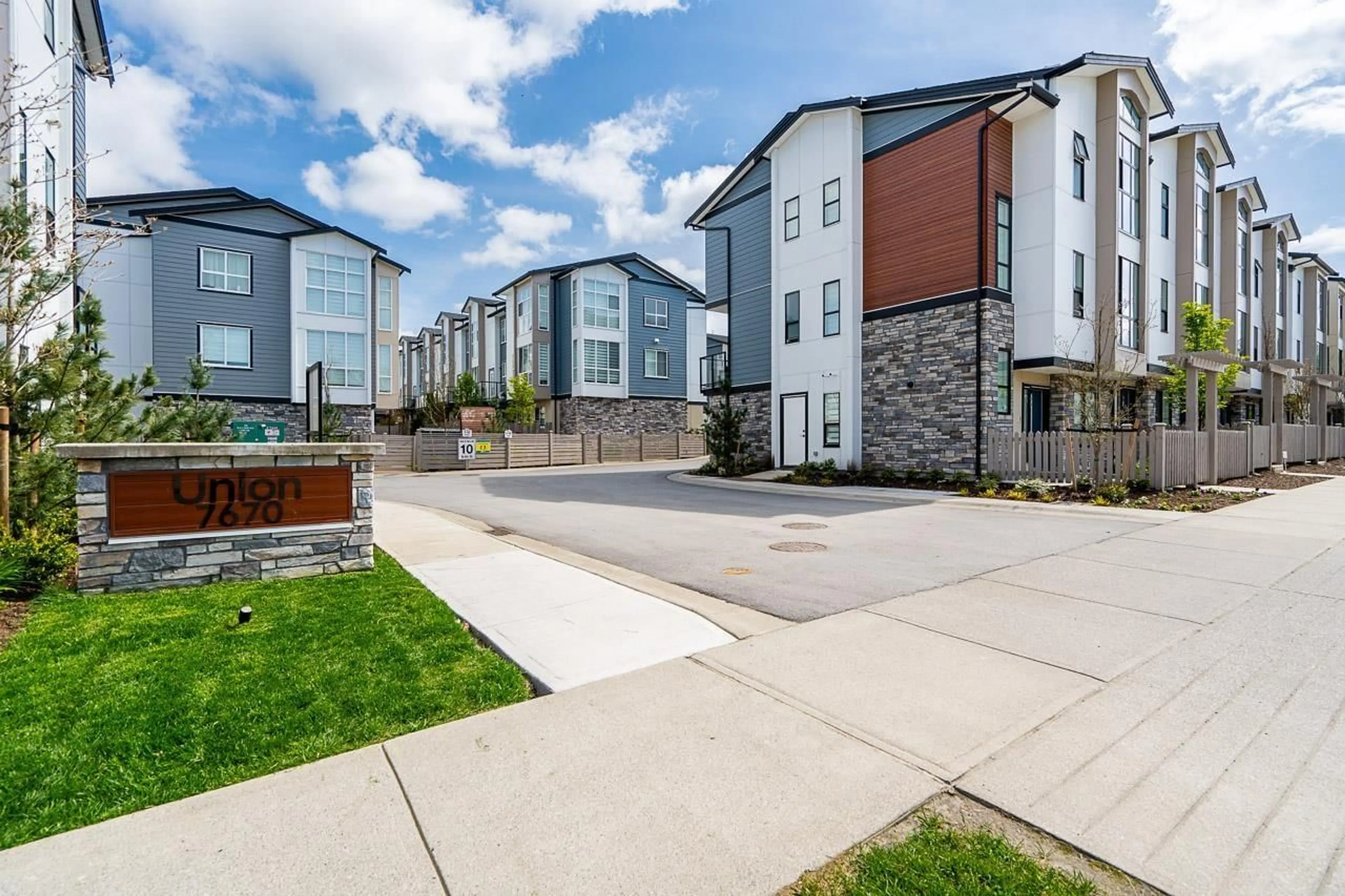Patio, street for 52 - 7670 207 STREET, Langley British Columbia V2Y3N7