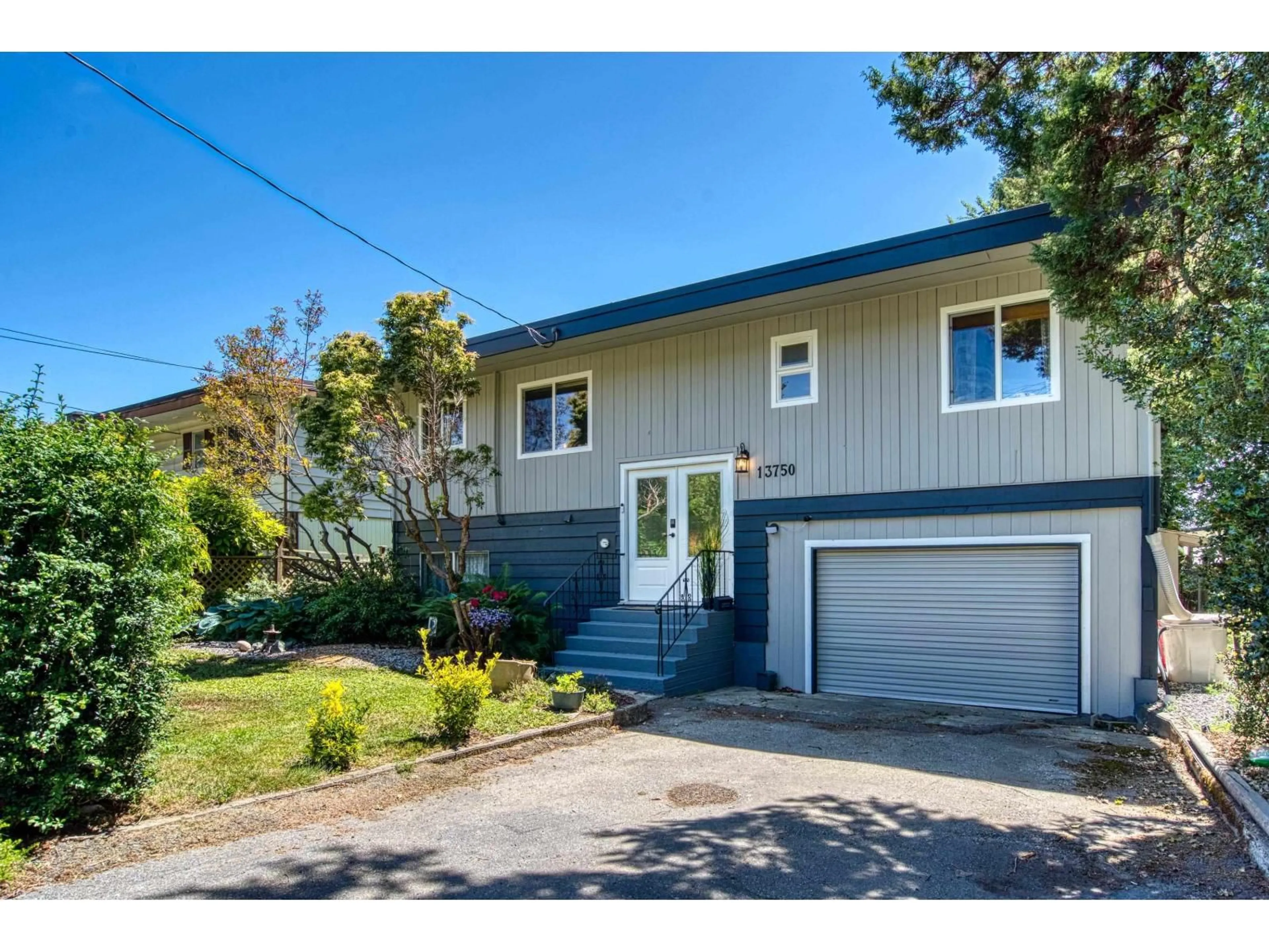 Home with vinyl exterior material, street for 13750 BLACKBURN AVENUE, White Rock British Columbia V4B2Y8