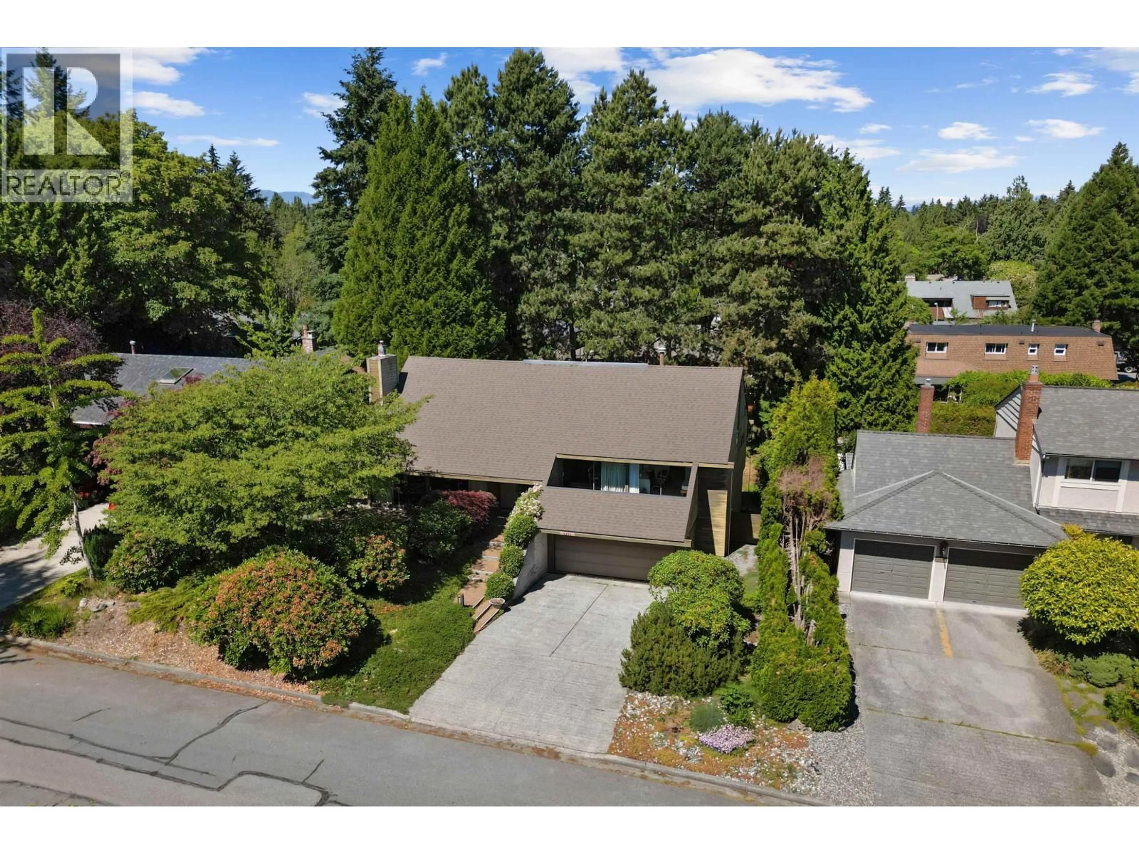 A pic from outside/outdoor area/front of a property/back of a property/a pic from drone, street for 4271 STAULO CRESCENT, Vancouver British Columbia V6N3S1