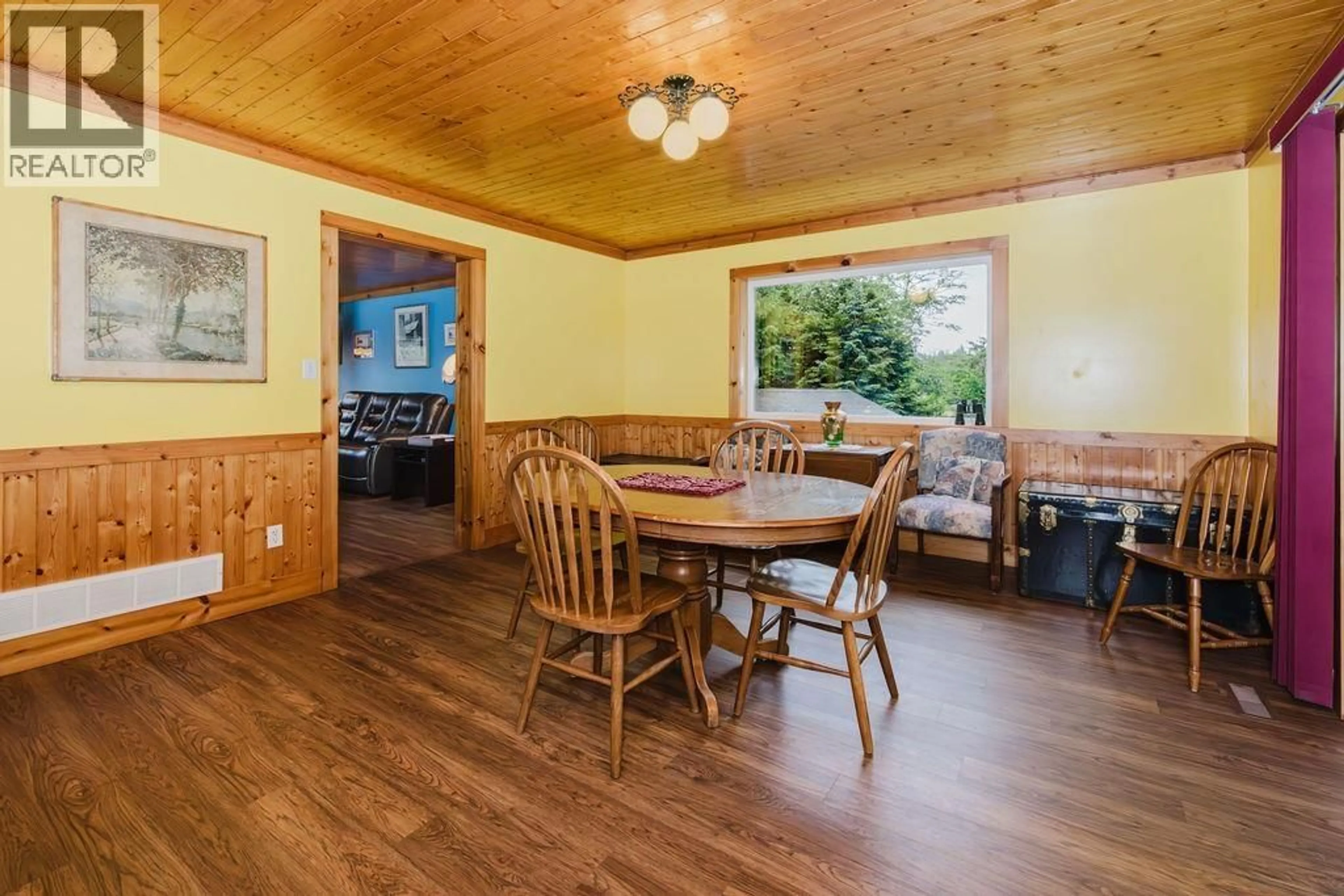 Dining room, wood/laminate floor for 279 LARK ROAD, Gibsons British Columbia V0N1V4