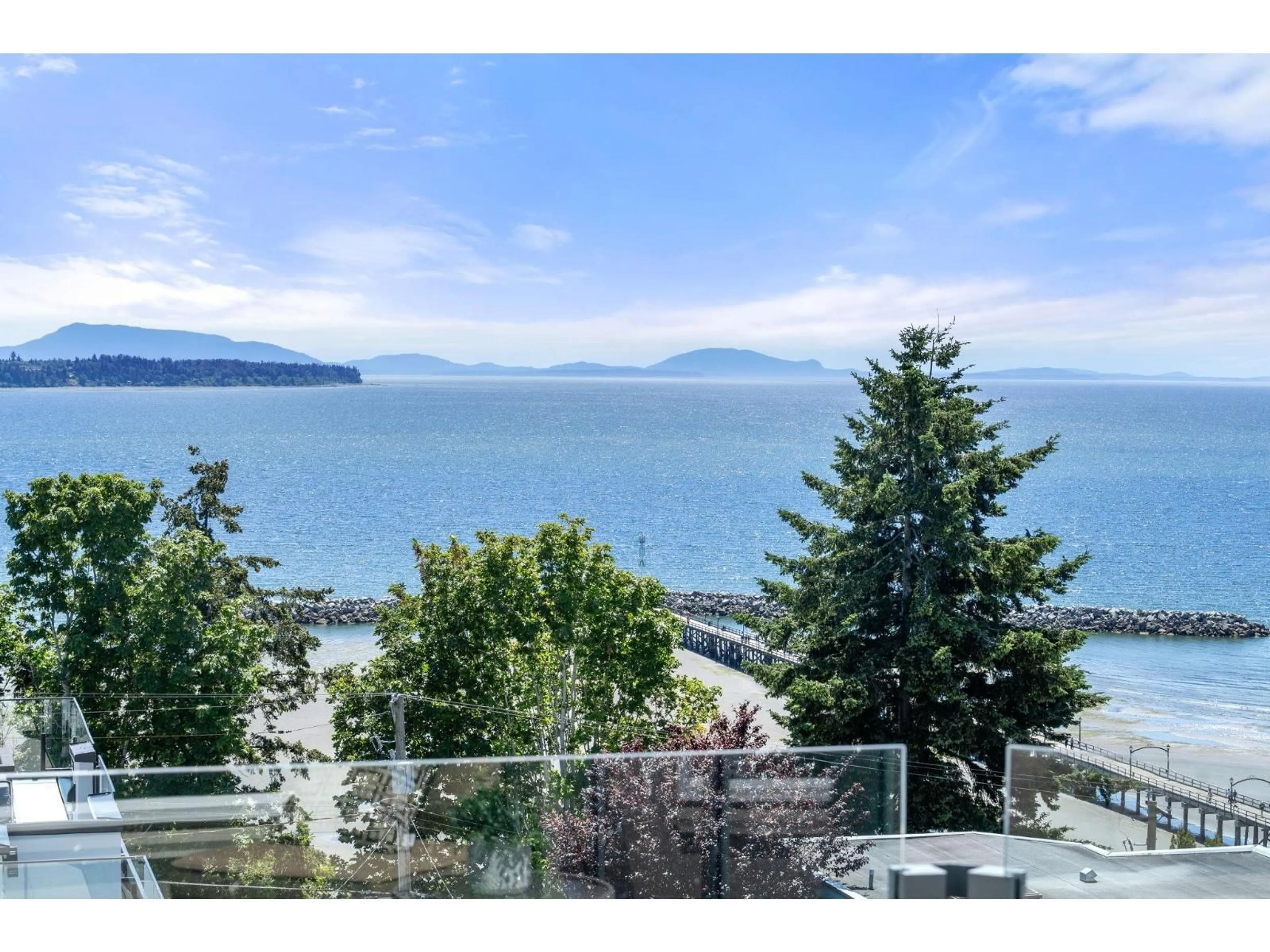 A pic from outside/outdoor area/front of a property/back of a property/a pic from drone, water/lake/river/ocean view for 15094 ROYAL AVENUE, White Rock British Columbia V4B1L9