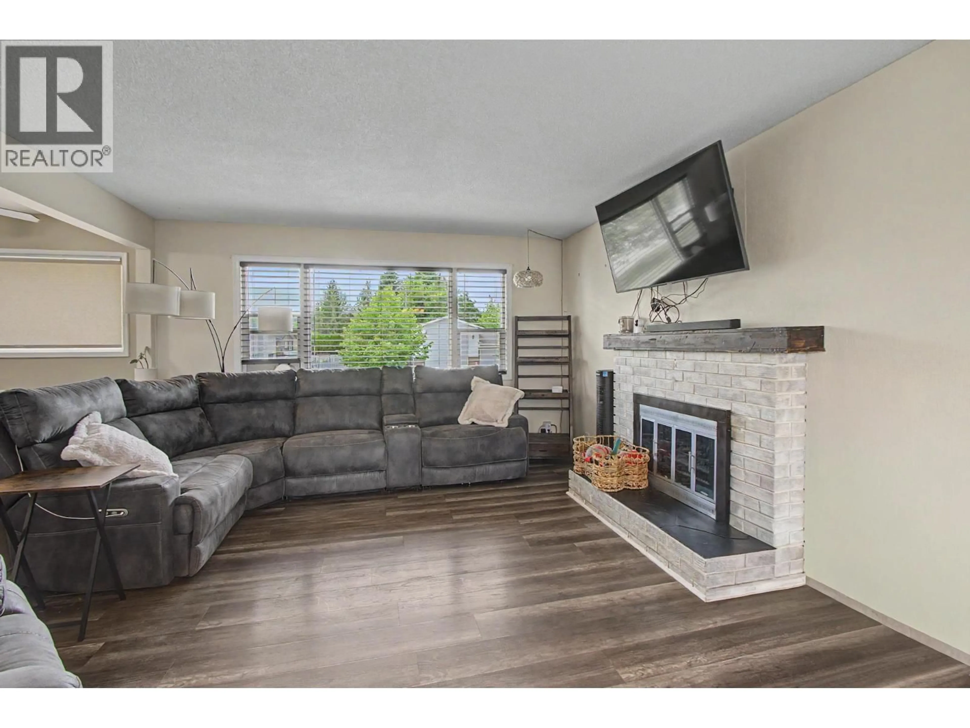 Living room with furniture, unknown for 680 UNION STREET, Prince George British Columbia V2M3S5