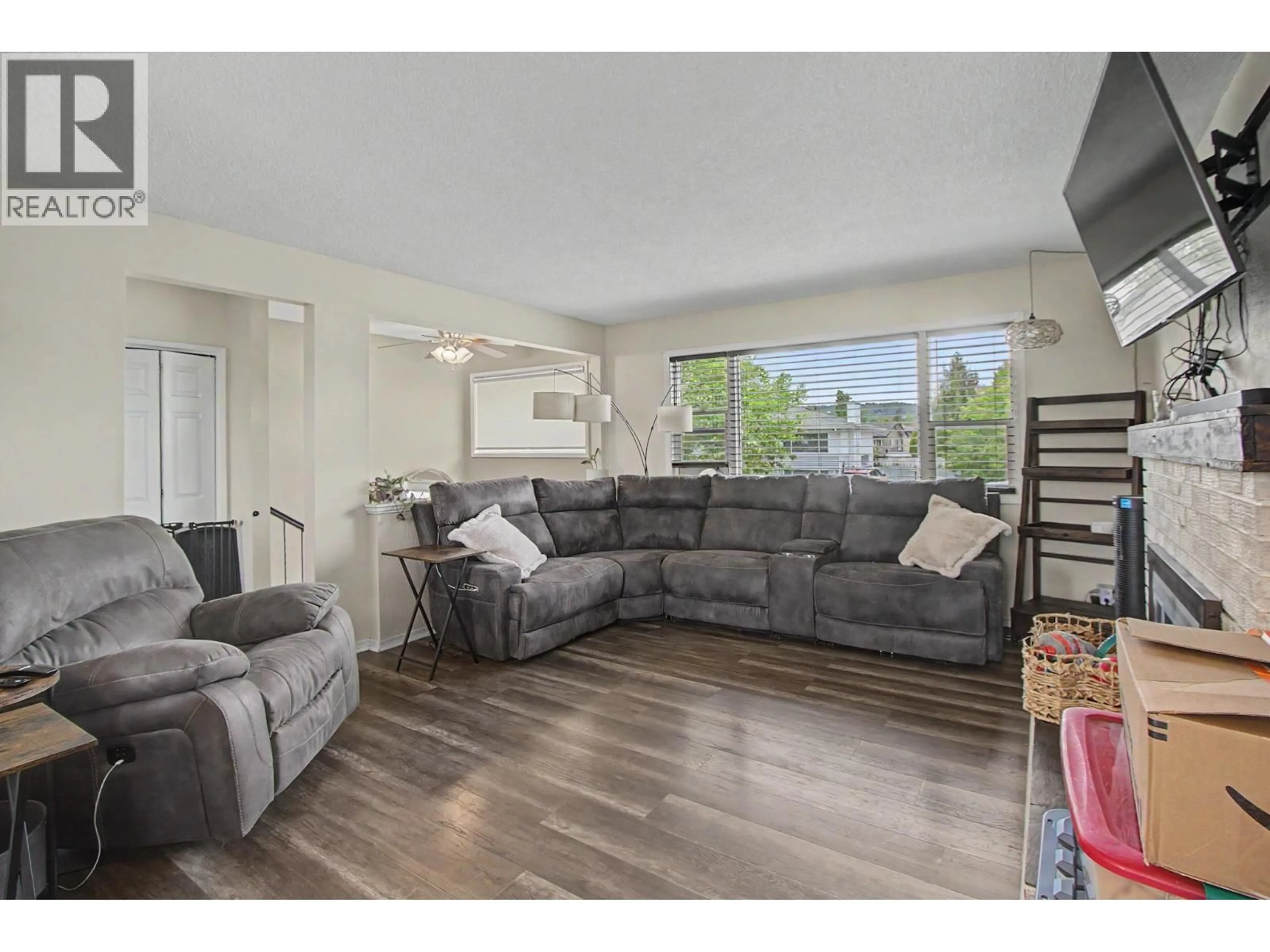 Living room with furniture, unknown for 680 UNION STREET, Prince George British Columbia V2M3S5