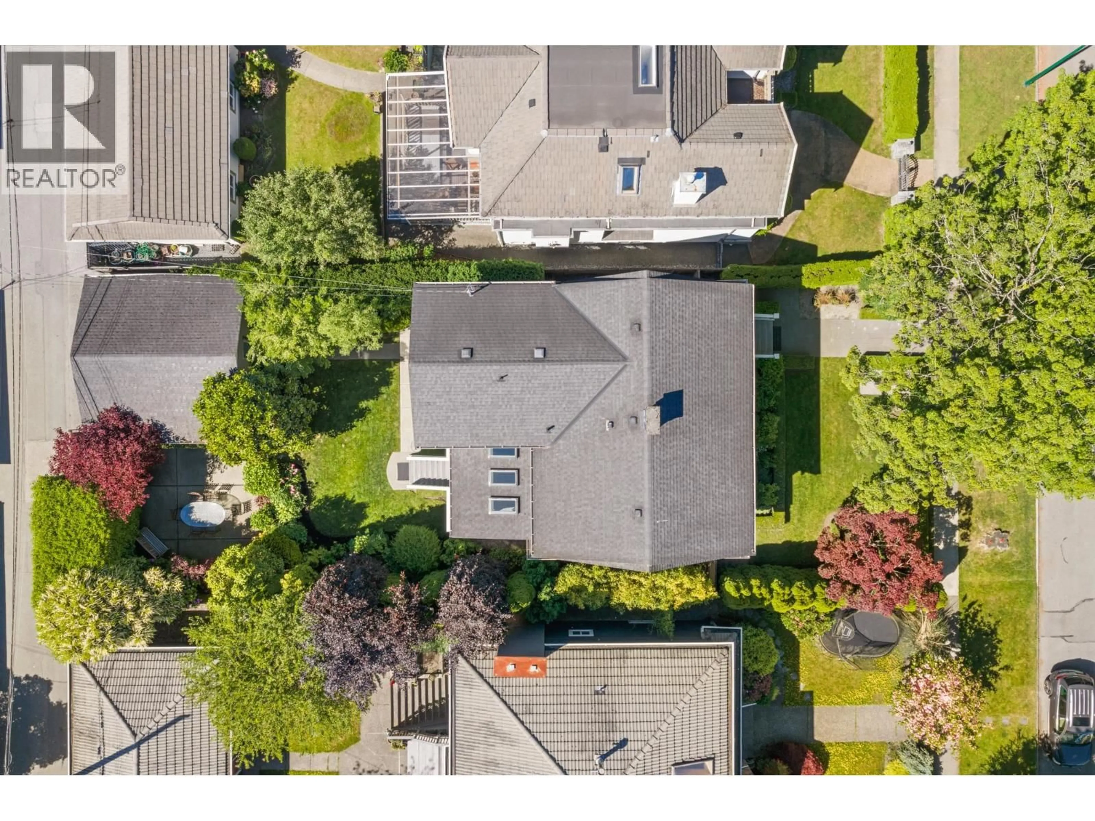 A pic from outside/outdoor area/front of a property/back of a property/a pic from drone, street for 6555 LABURNUM STREET, Vancouver British Columbia V6P5M4