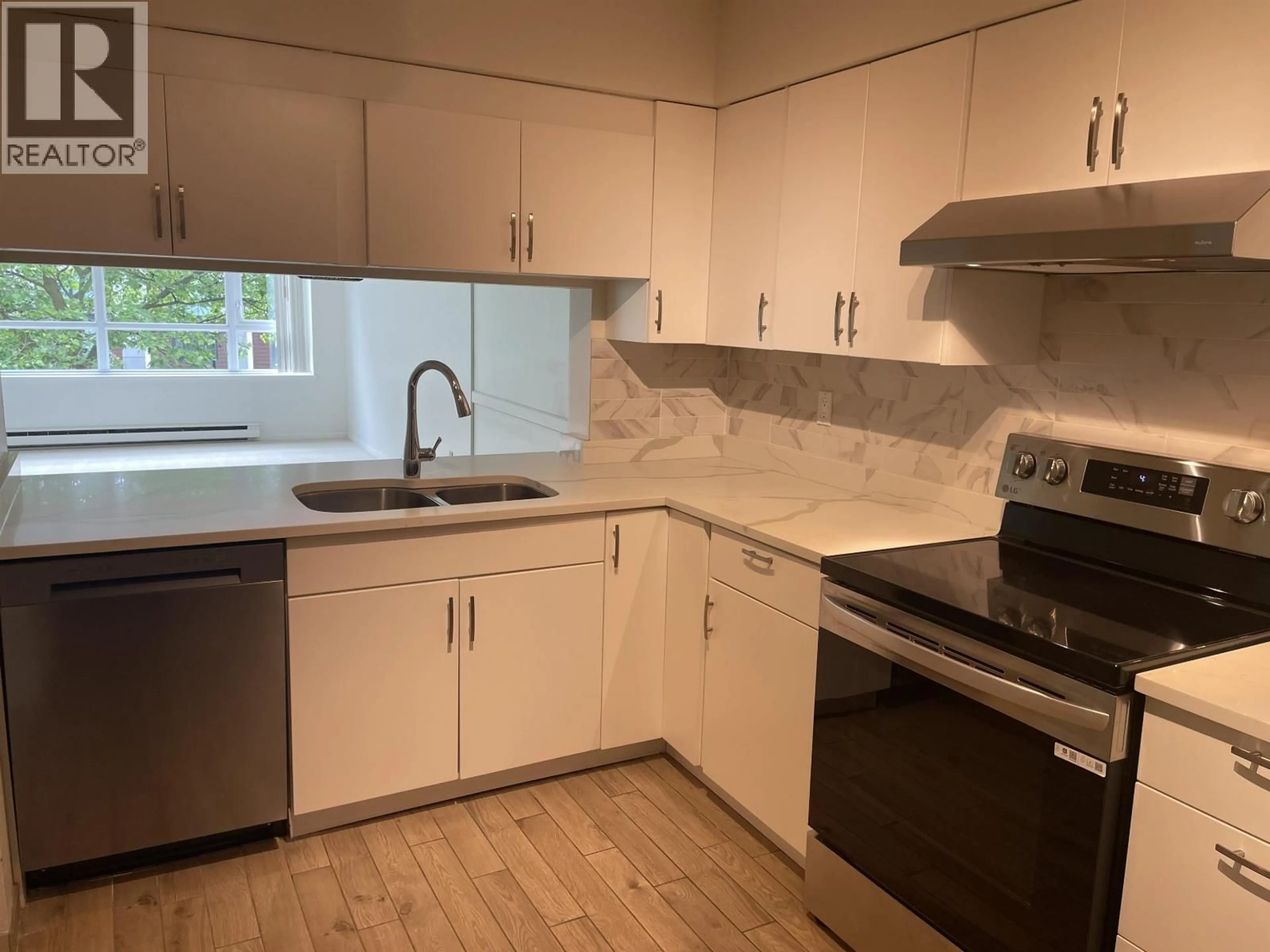 Standard kitchen, unknown for 305 - 6070 MCMURRAY AVENUE, Burnaby British Columbia V5H4J3