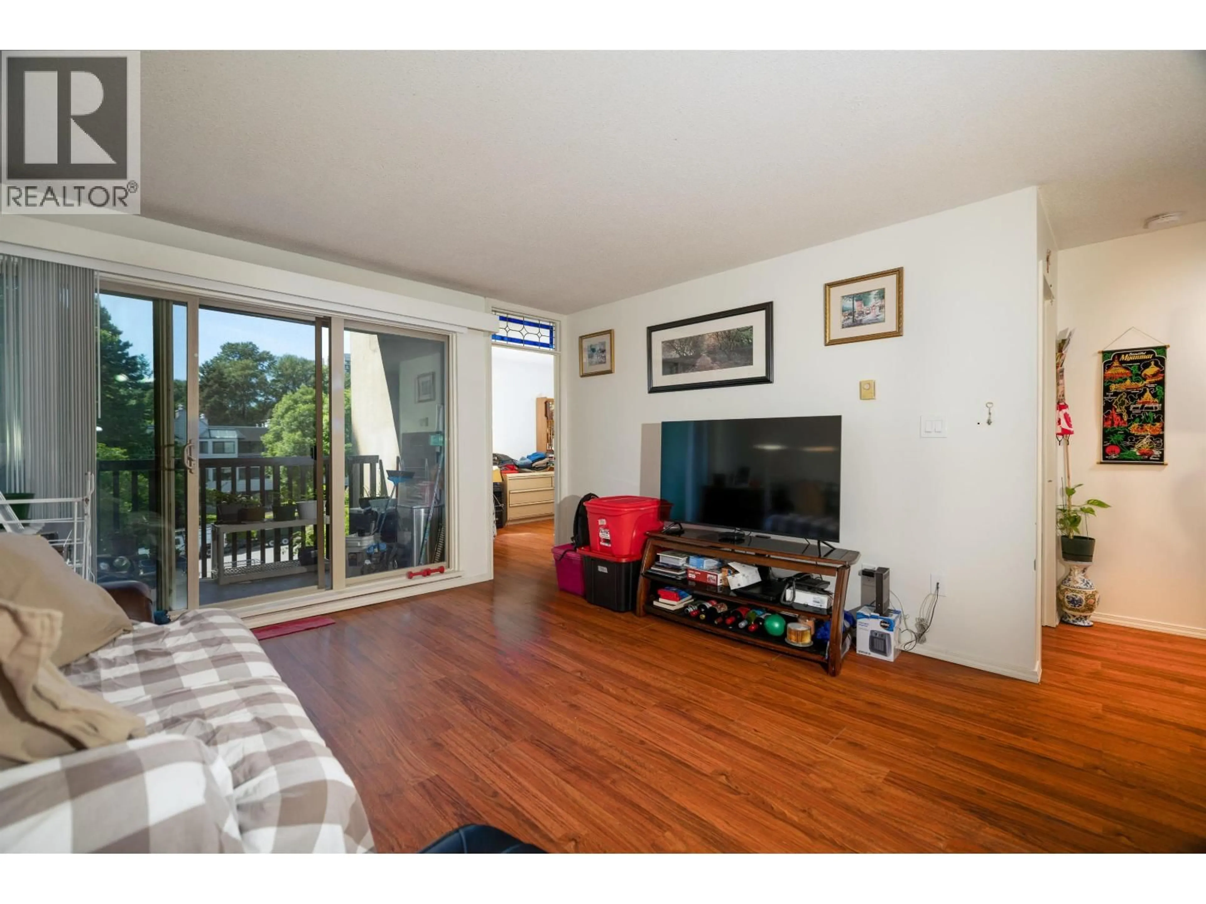 A pic of a room for 307 - 9857 MANCHESTER DRIVE, Burnaby British Columbia V3N4P5