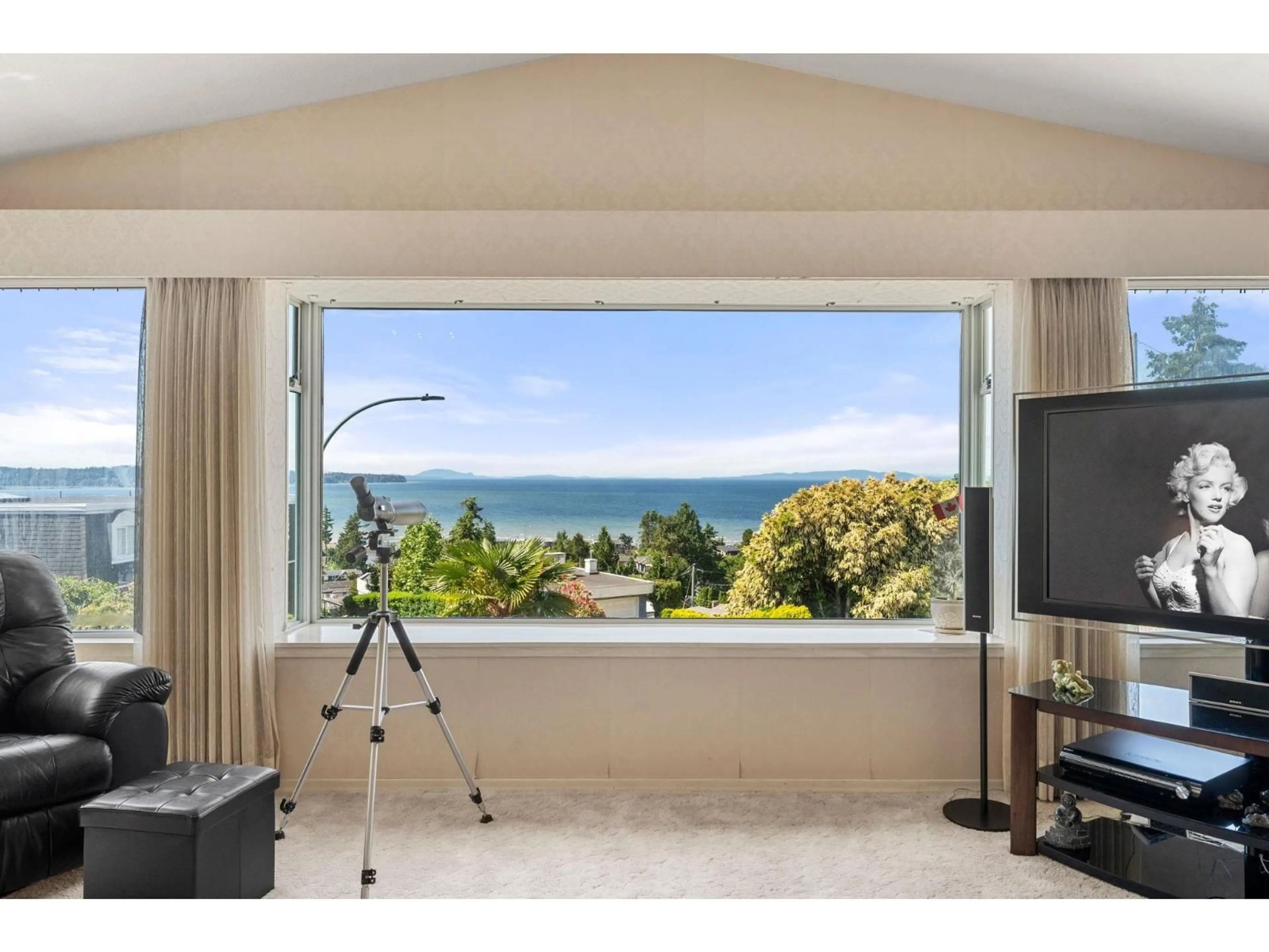 Unknown for 15655 SEMIAHMOO AVENUE, White Rock British Columbia V4B1V4