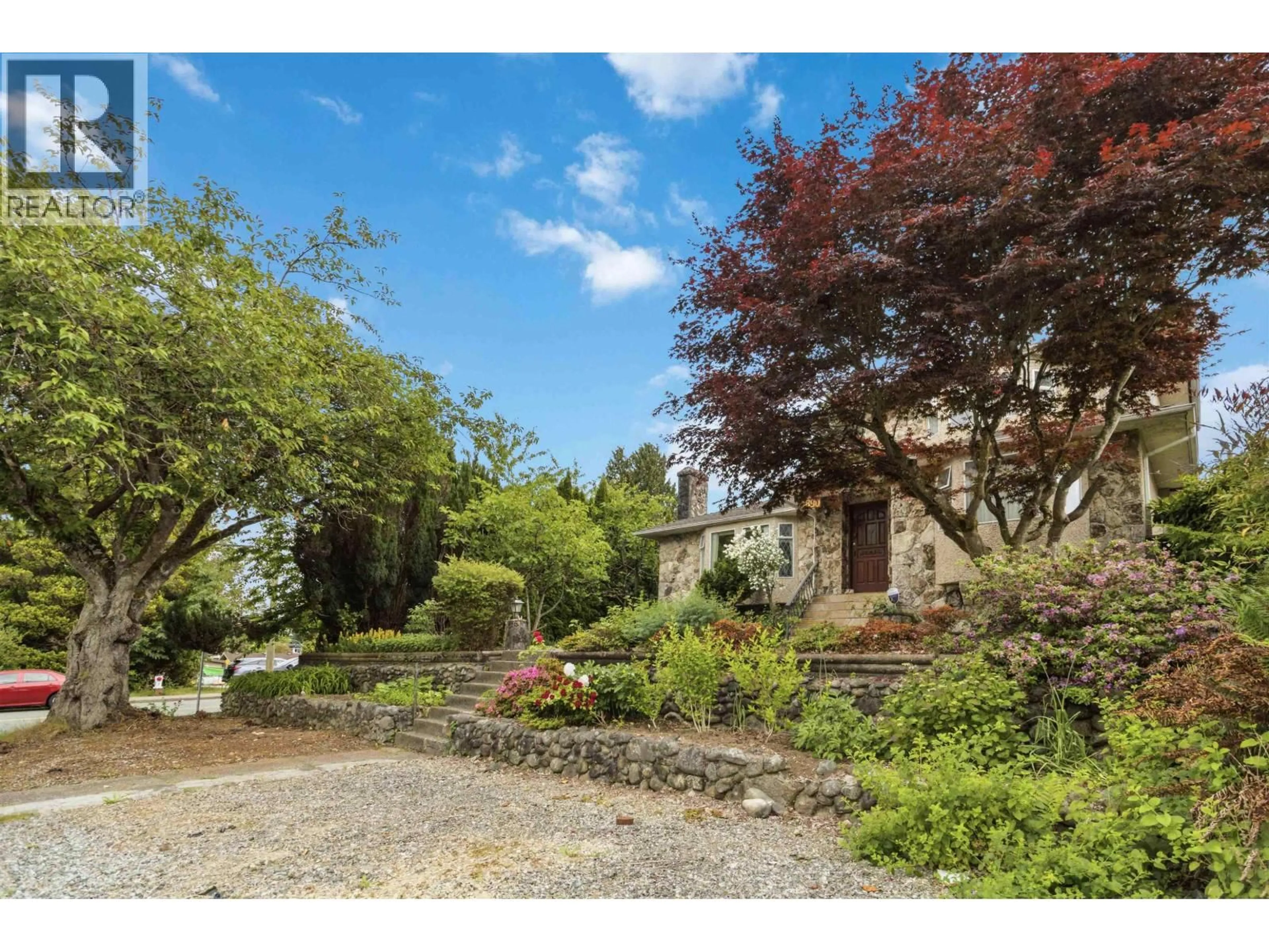 A pic from outside/outdoor area/front of a property/back of a property/a pic from drone, street for 4890 SOUTHLAWN DRIVE, Burnaby British Columbia V5C3S6