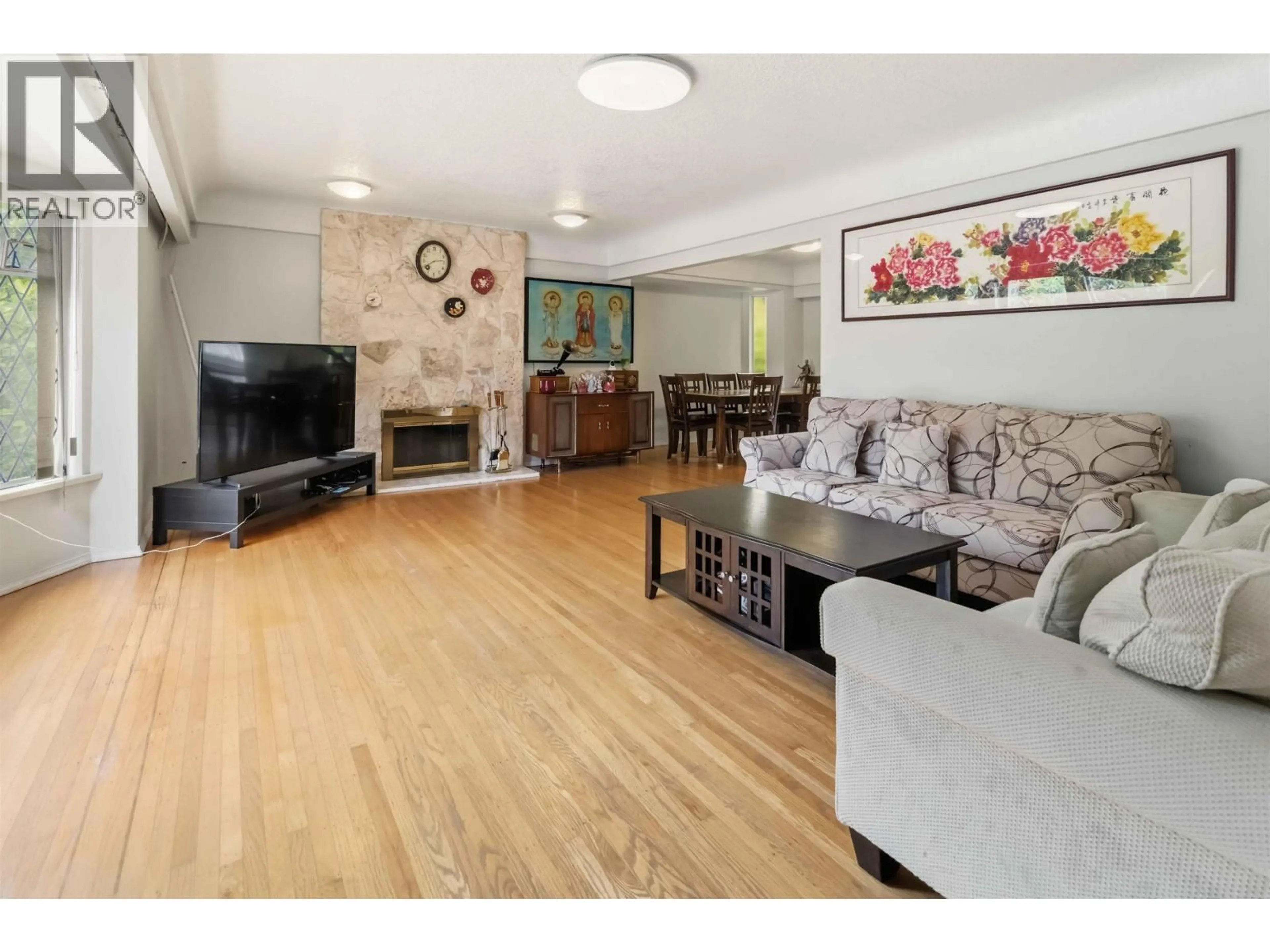 Living room with furniture, wood/laminate floor for 4890 SOUTHLAWN DRIVE, Burnaby British Columbia V5C3S6