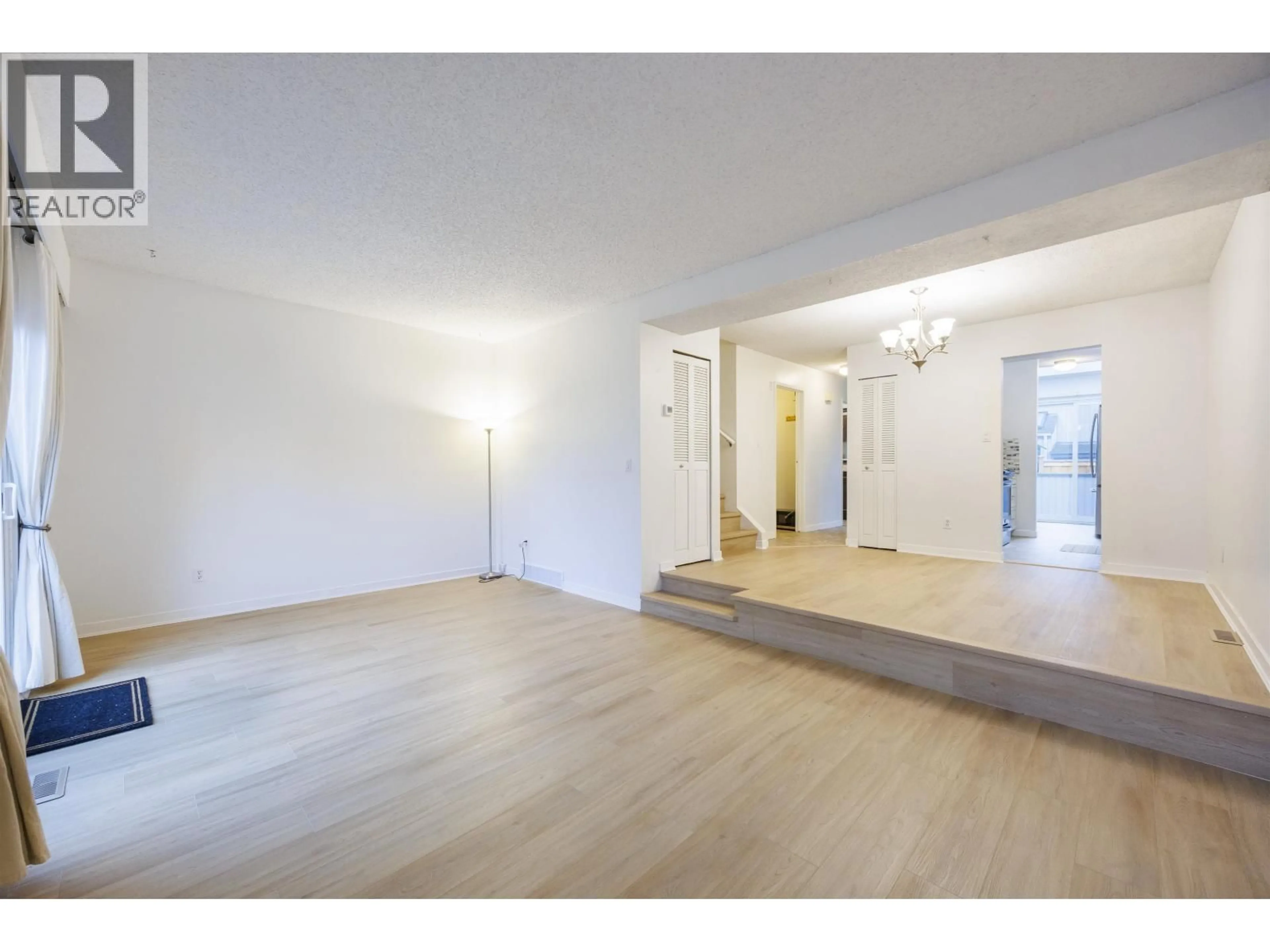 Indoor foyer for 2 - 19022 119B AVENUE, Pitt Meadows British Columbia V3Y1X5