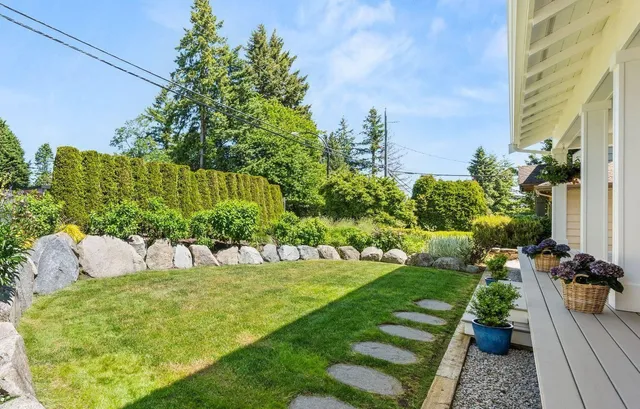 15682 THRIFT AVENUE, White Rock 2
