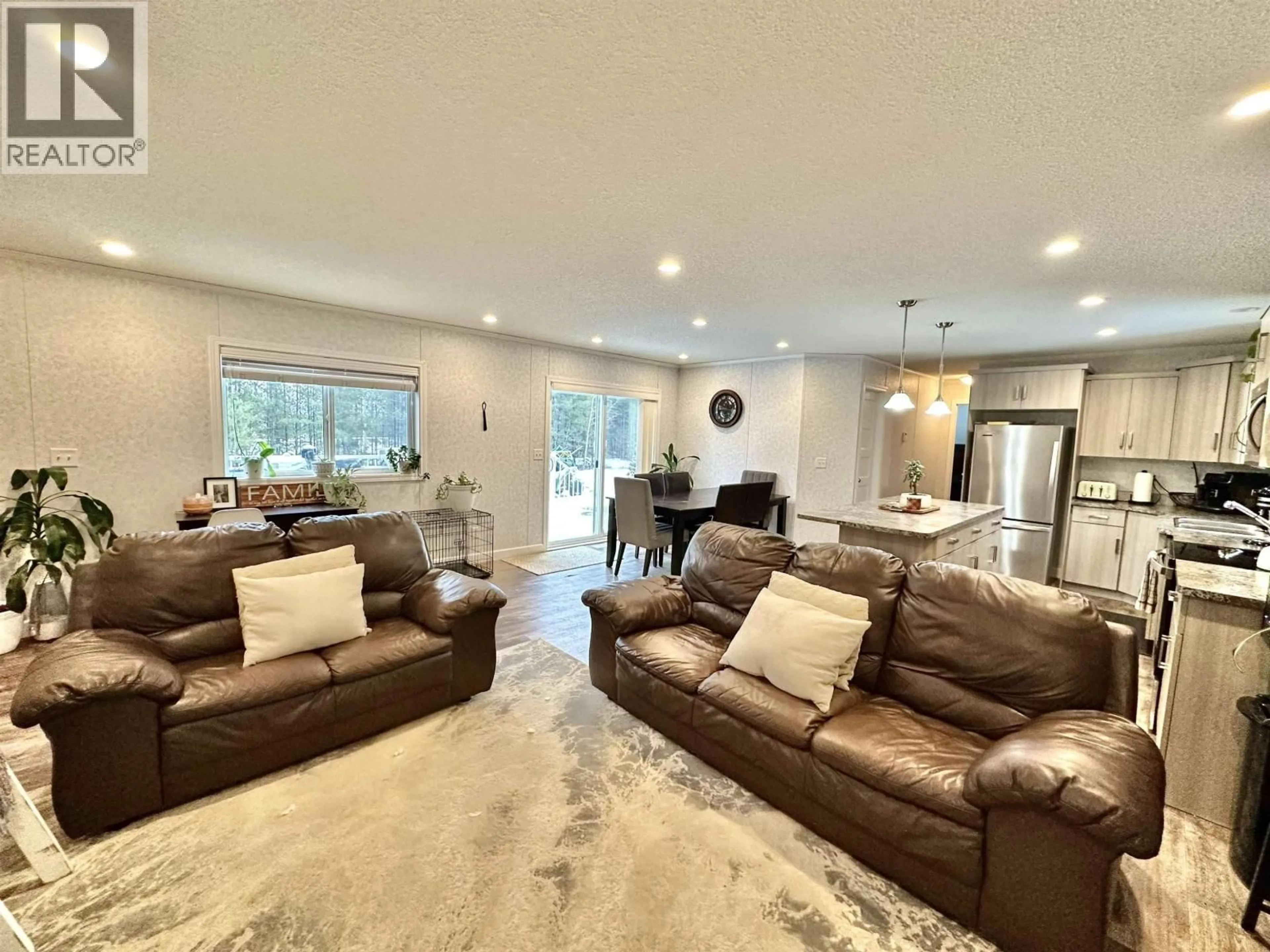 Living room with furniture, unknown for 4995 PITNEY ROAD, Valemount British Columbia V0E2Z0