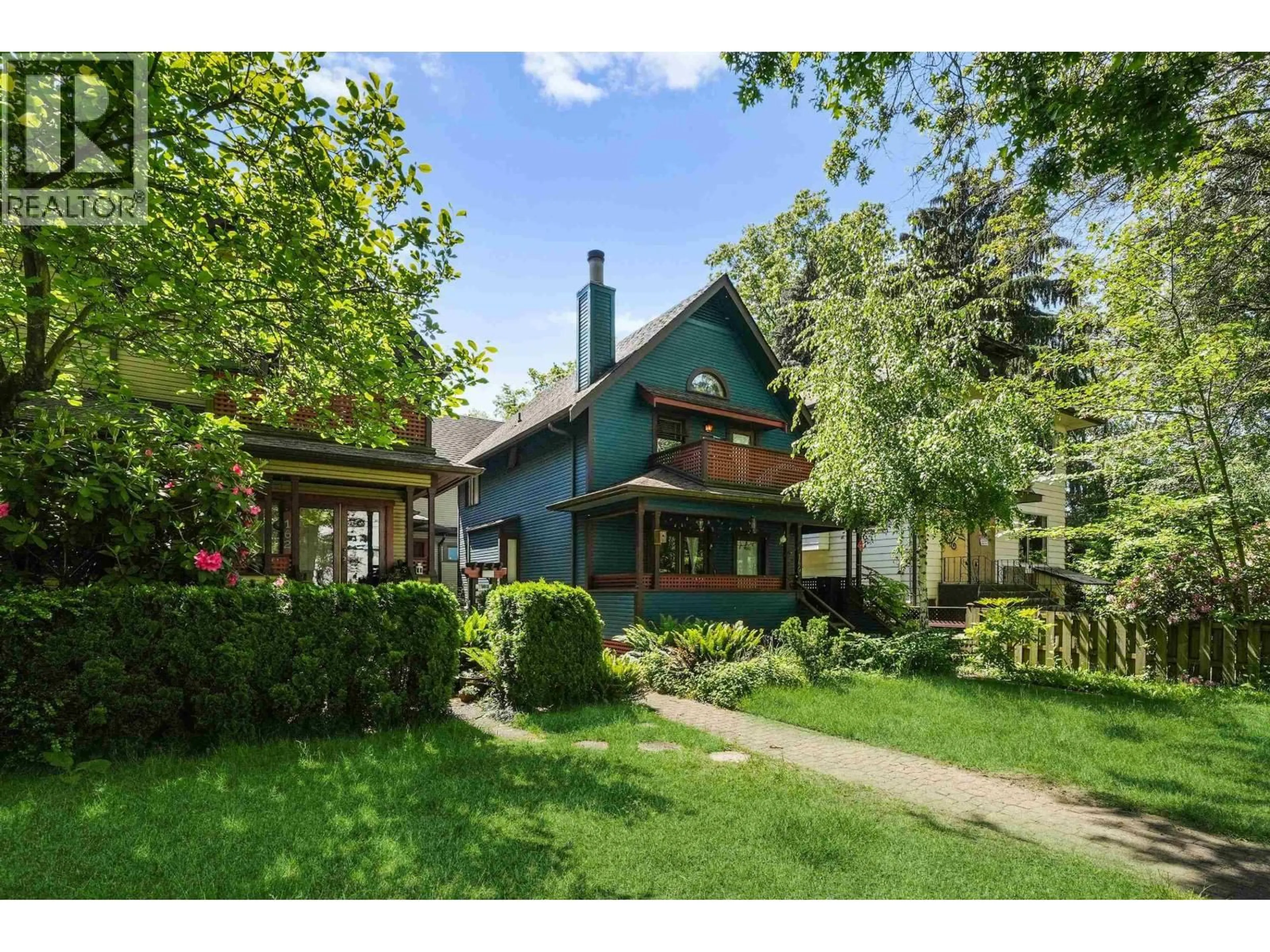 A pic from outside/outdoor area/front of a property/back of a property/a pic from drone, street for 154-168 11TH AVENUE, Vancouver British Columbia V5Y1S7