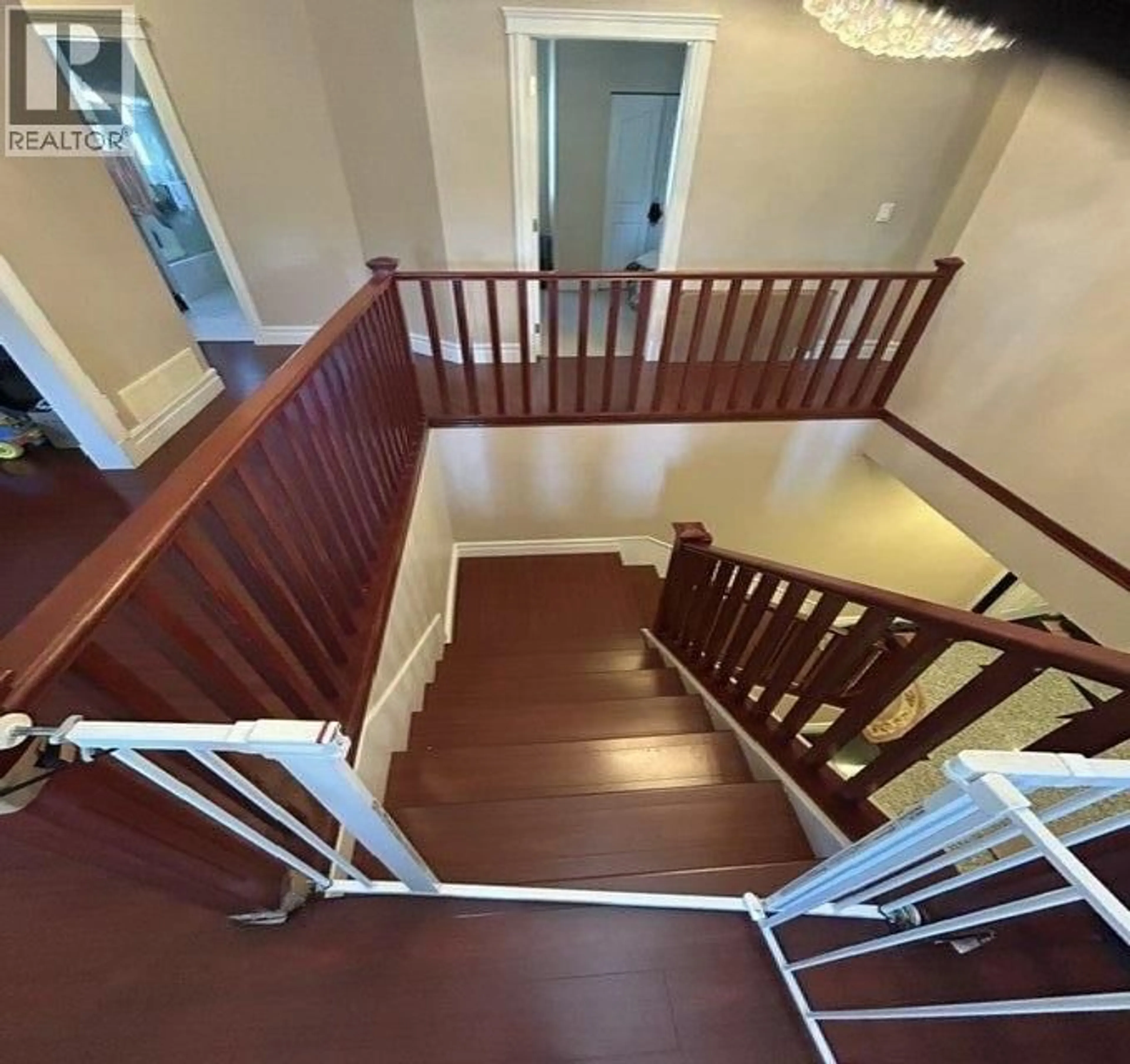 Stairs for 20582 LORNE AVENUE, Maple Ridge British Columbia V2X1H1