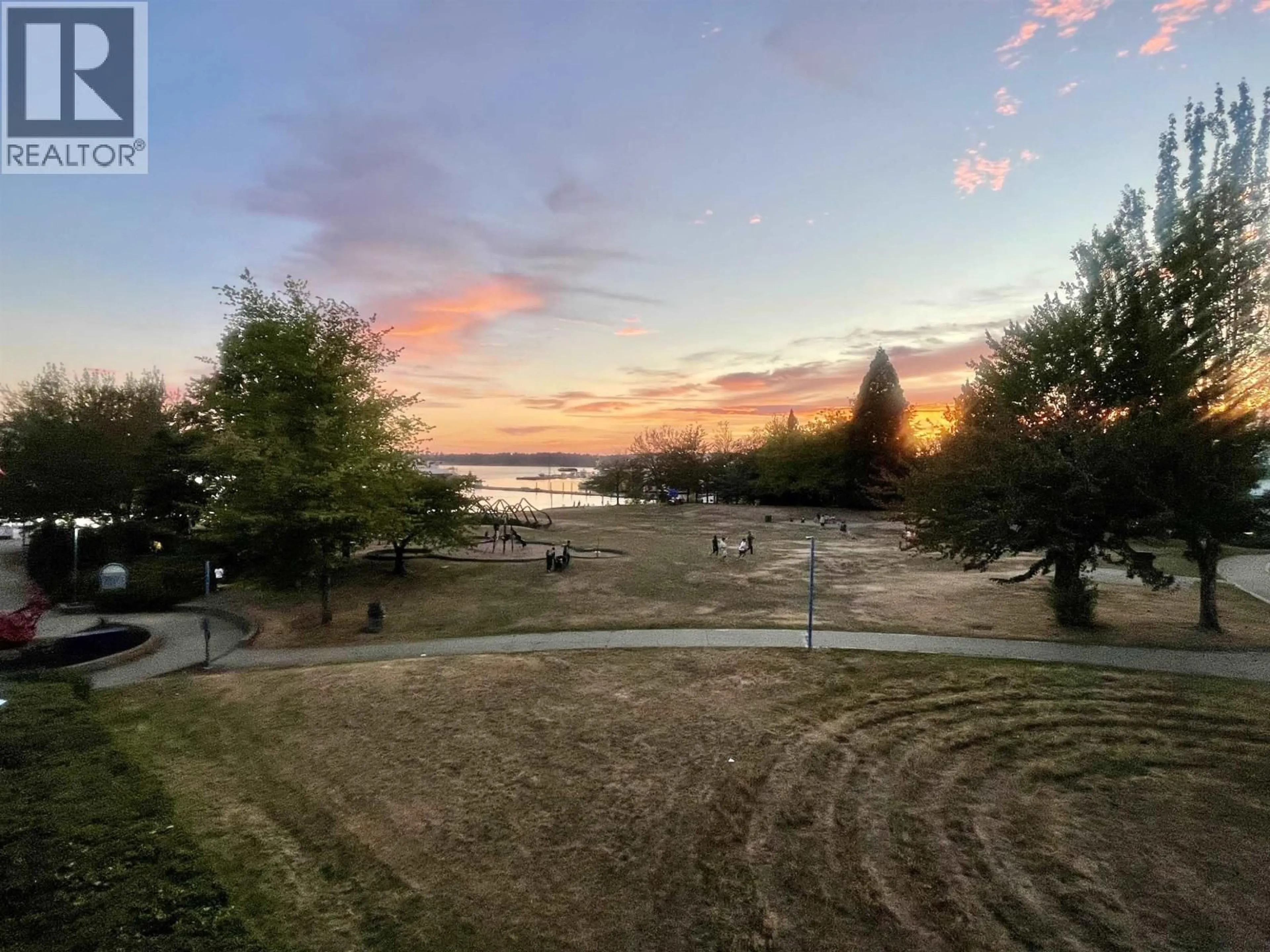 A pic from outside/outdoor area/front of a property/back of a property/a pic from drone, water/lake/river/ocean view for 1306 - 33 CHESTERFIELD PLACE, North Vancouver British Columbia V7M3K4