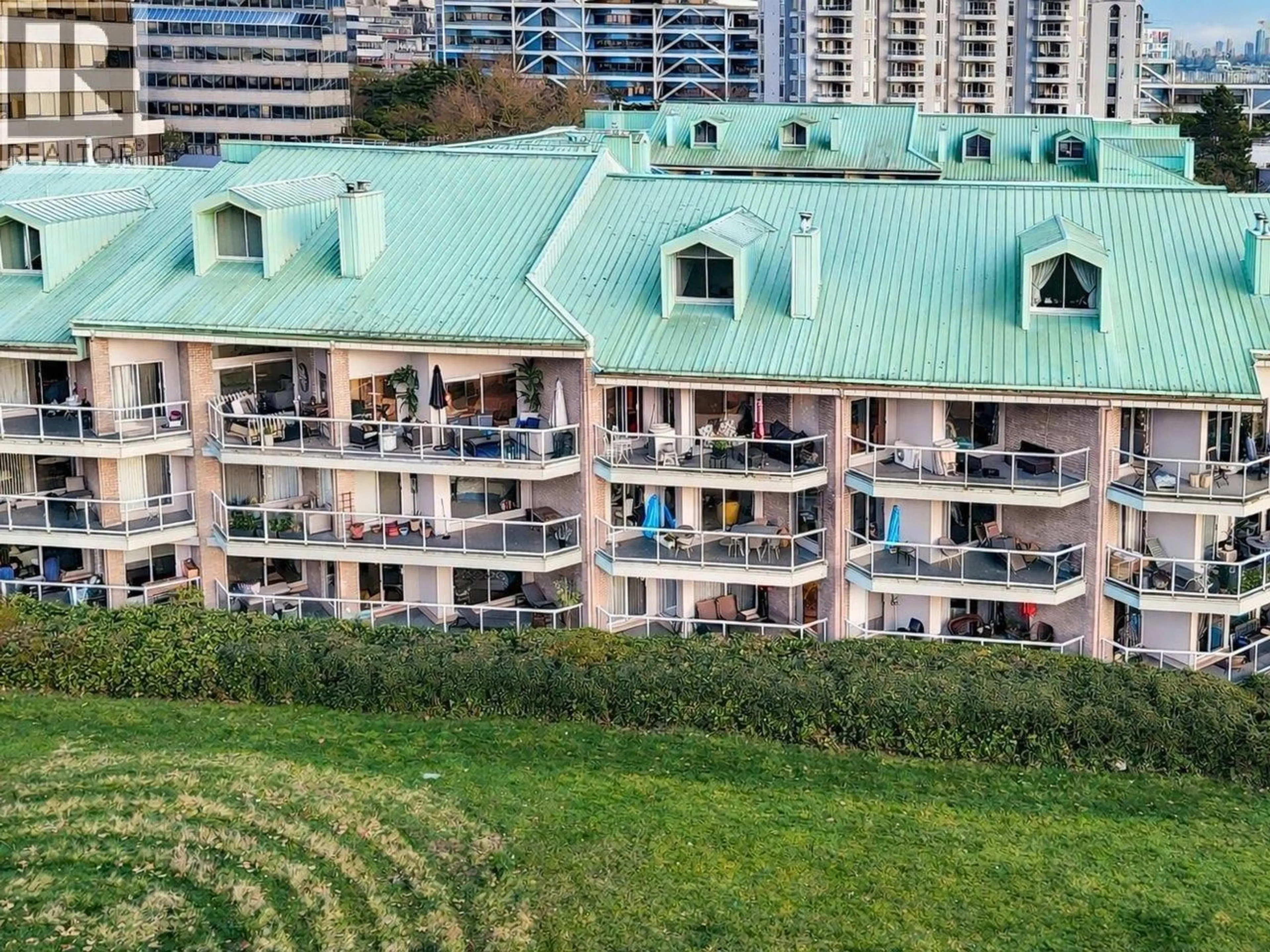 A pic from outside/outdoor area/front of a property/back of a property/a pic from drone, city buildings view from balcony for 1306 - 33 CHESTERFIELD PLACE, North Vancouver British Columbia V7M3K4