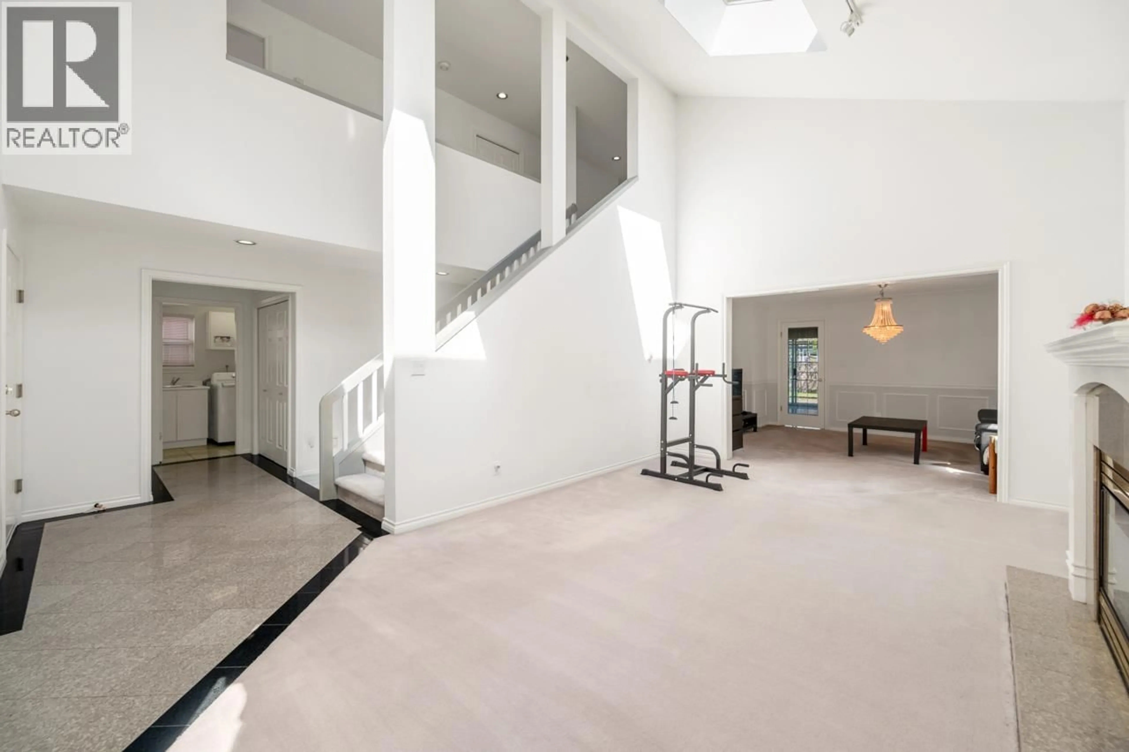 Indoor foyer for 12631 CAMERON DRIVE, Richmond British Columbia V6V2T6