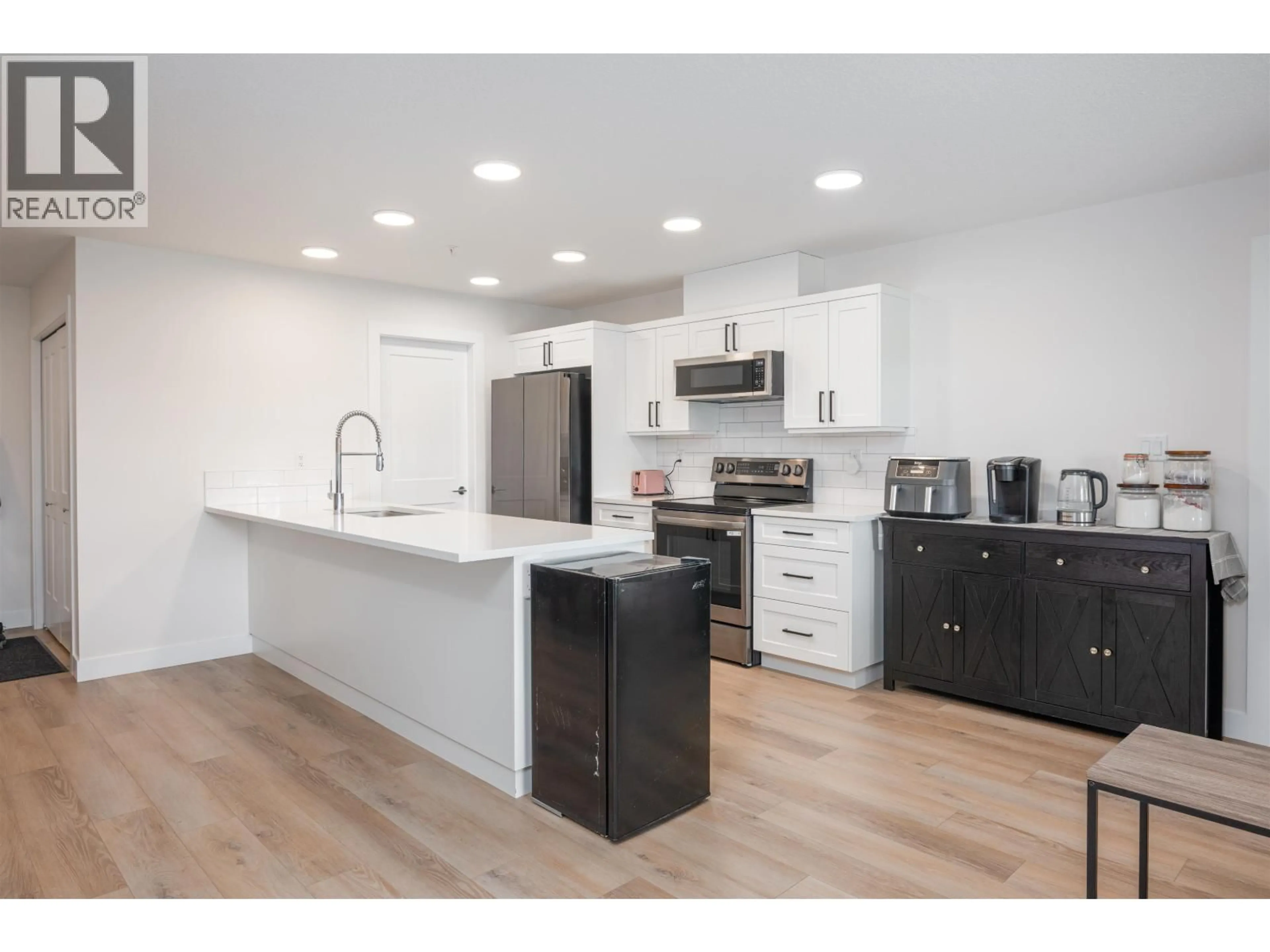 Open concept kitchen, unknown for 208 - 4278 22ND AVENUE, Prince George British Columbia V2N0J4