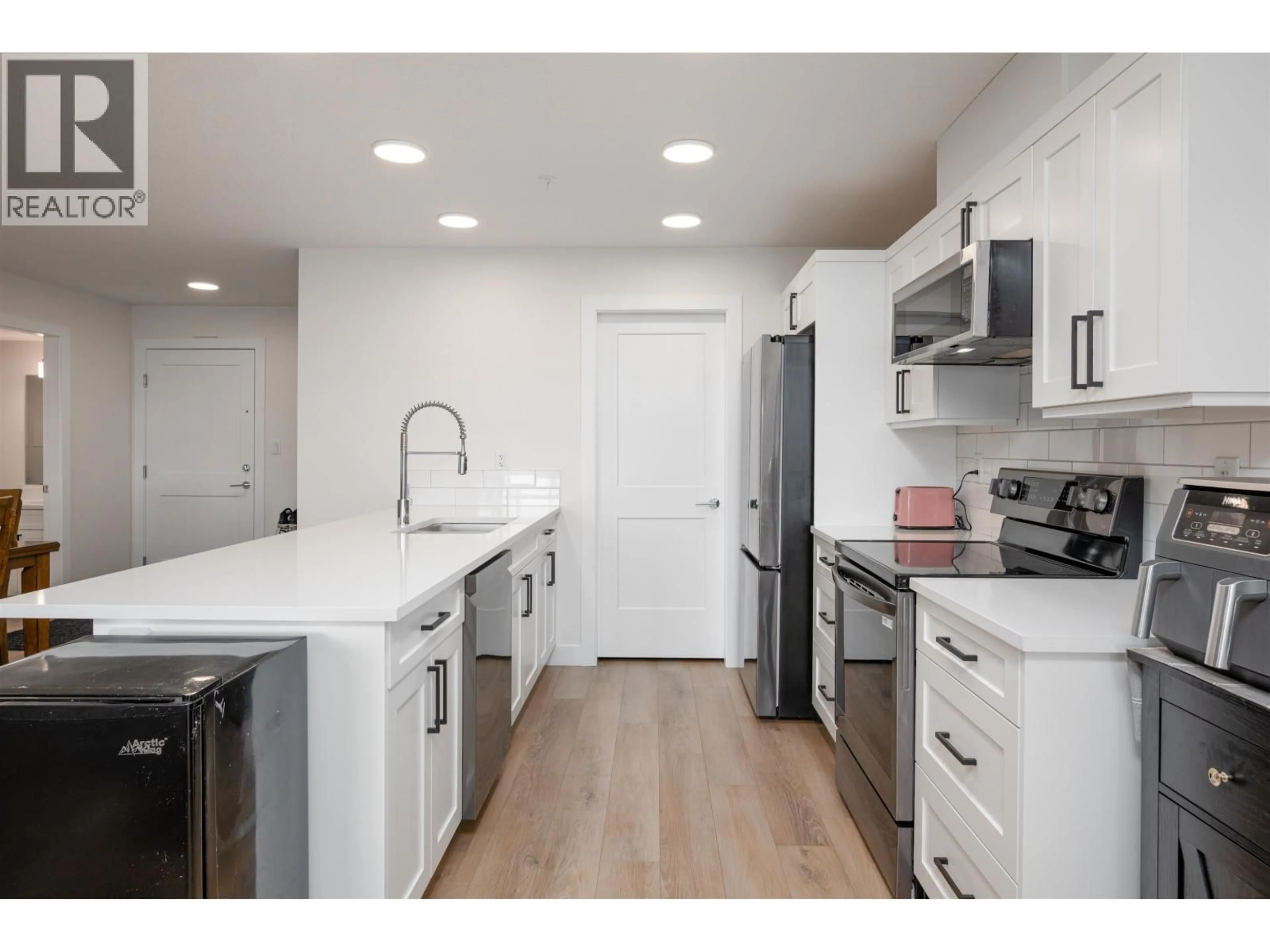 Open concept kitchen, unknown for 208 - 4278 22ND AVENUE, Prince George British Columbia V2N0J4