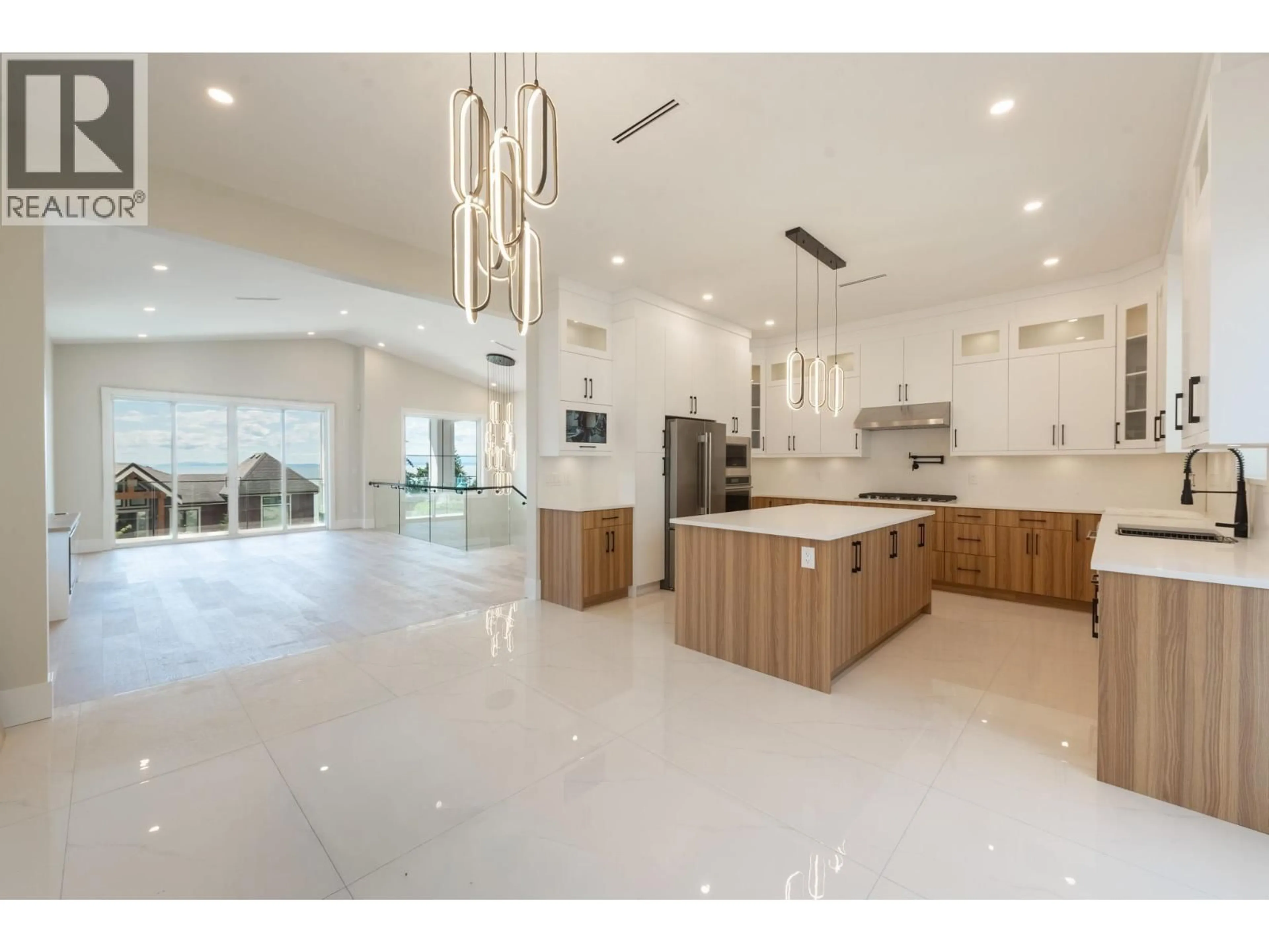 Open concept kitchen, ceramic/tile floor for 5964 BARNACLE STREET, Sechelt British Columbia V7Z0V4