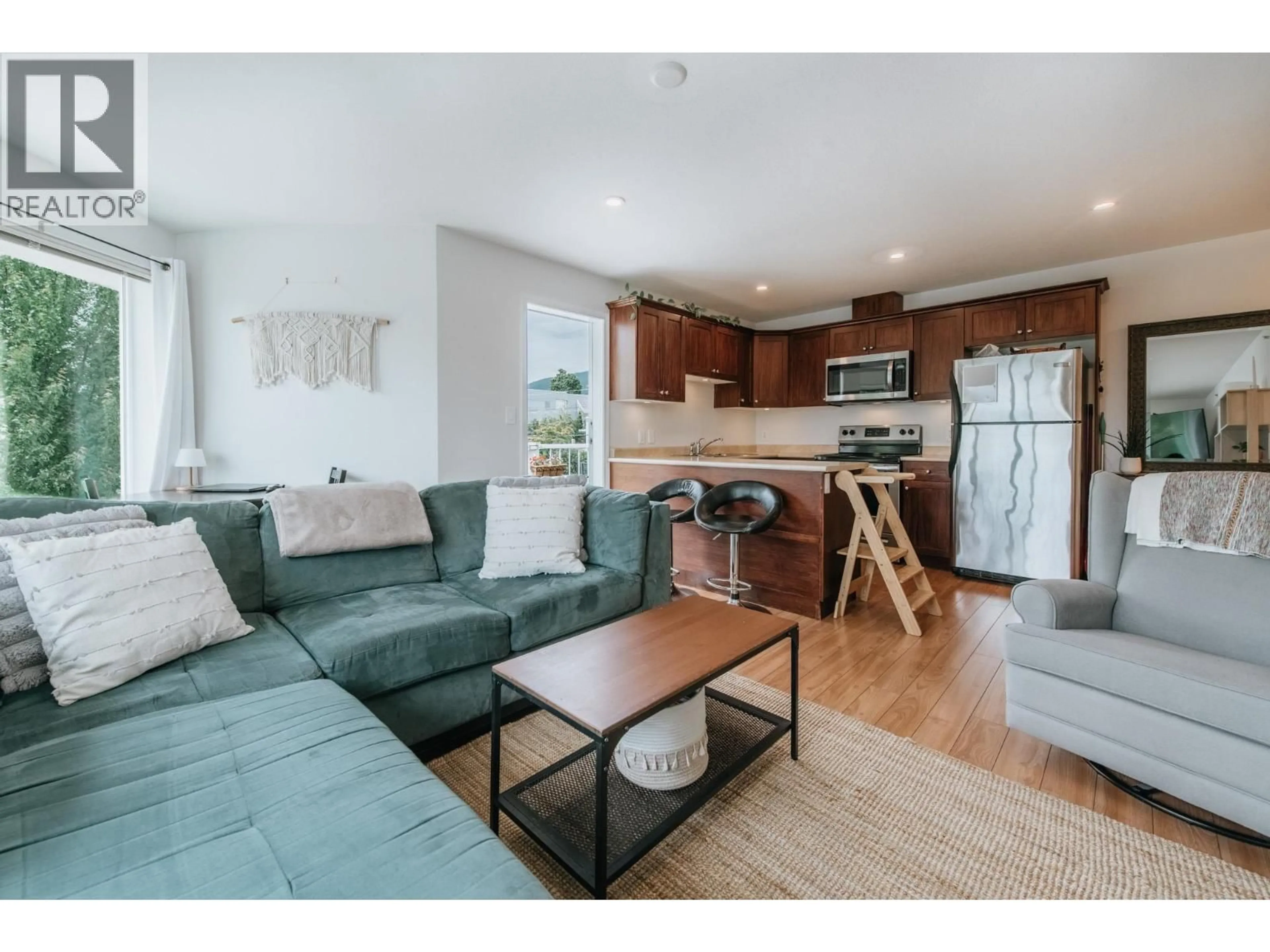Open concept kitchen, wood/laminate floor for 301 - 624 SHAW ROAD, Gibsons British Columbia V0N1V8
