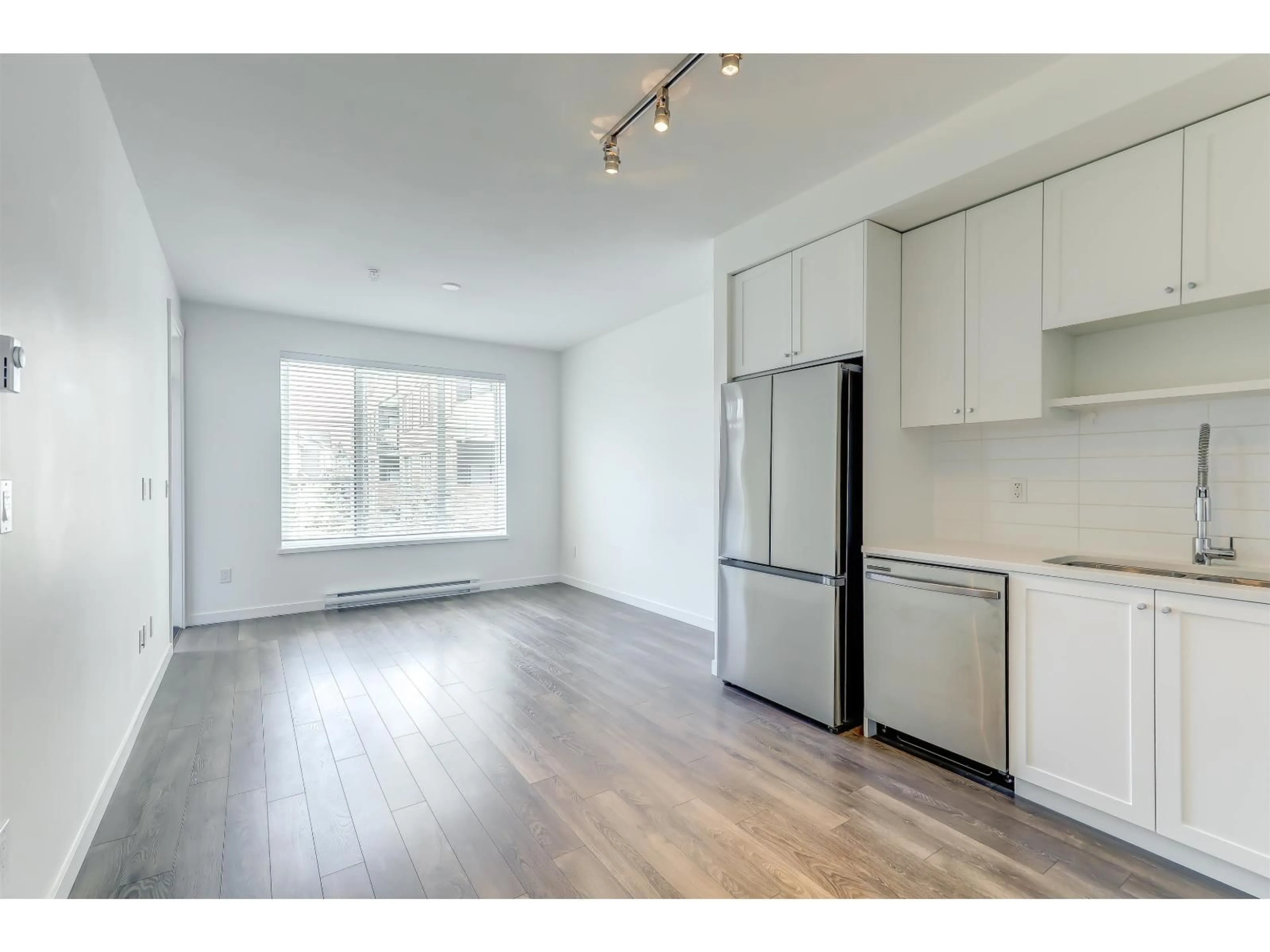 Unknown for 215 - 15825 85 AVENUE, Surrey British Columbia V4N6W9