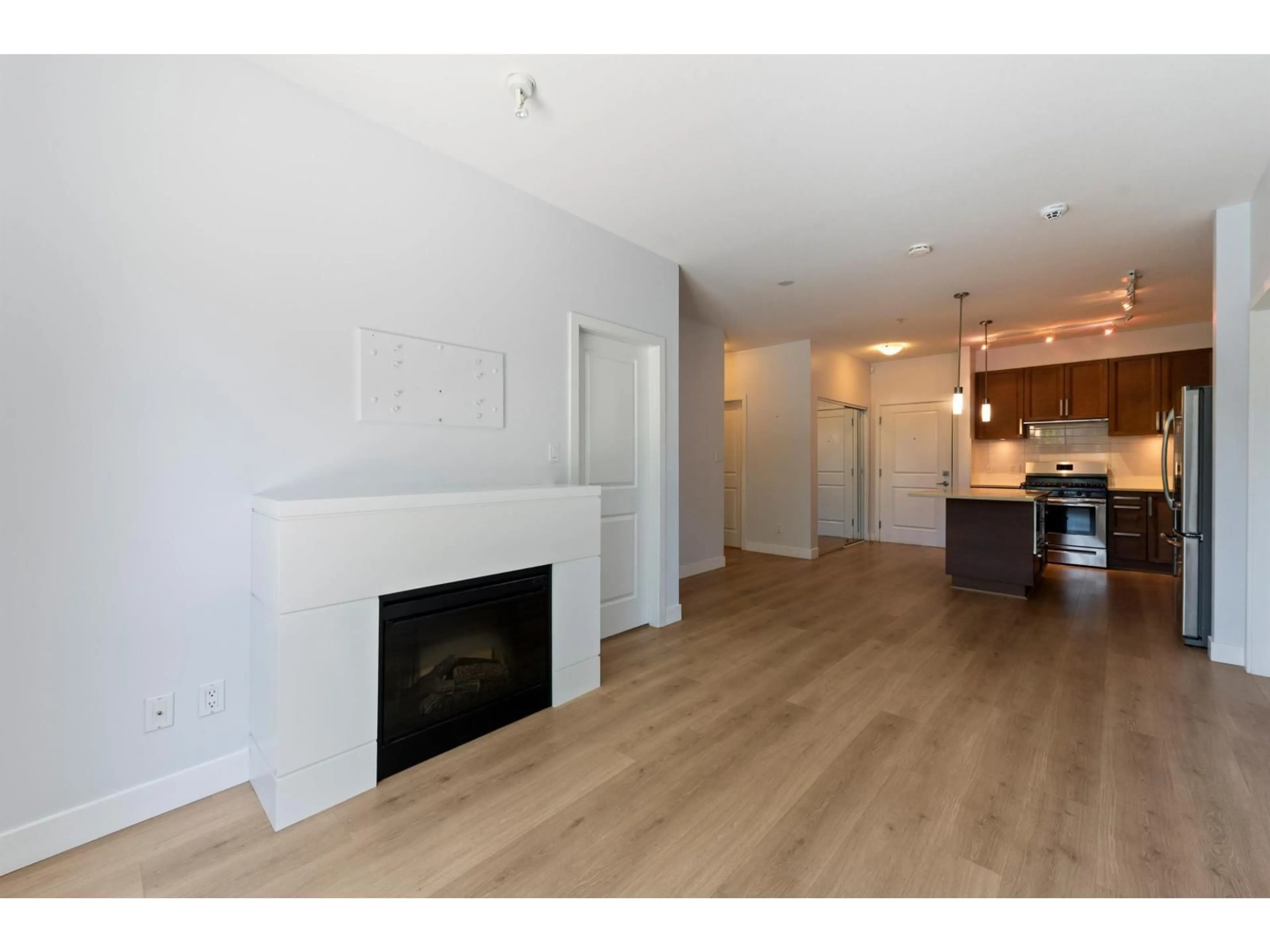 A pic of a room for 226 - 15850 26 AVENUE, Surrey British Columbia V3Z2N6