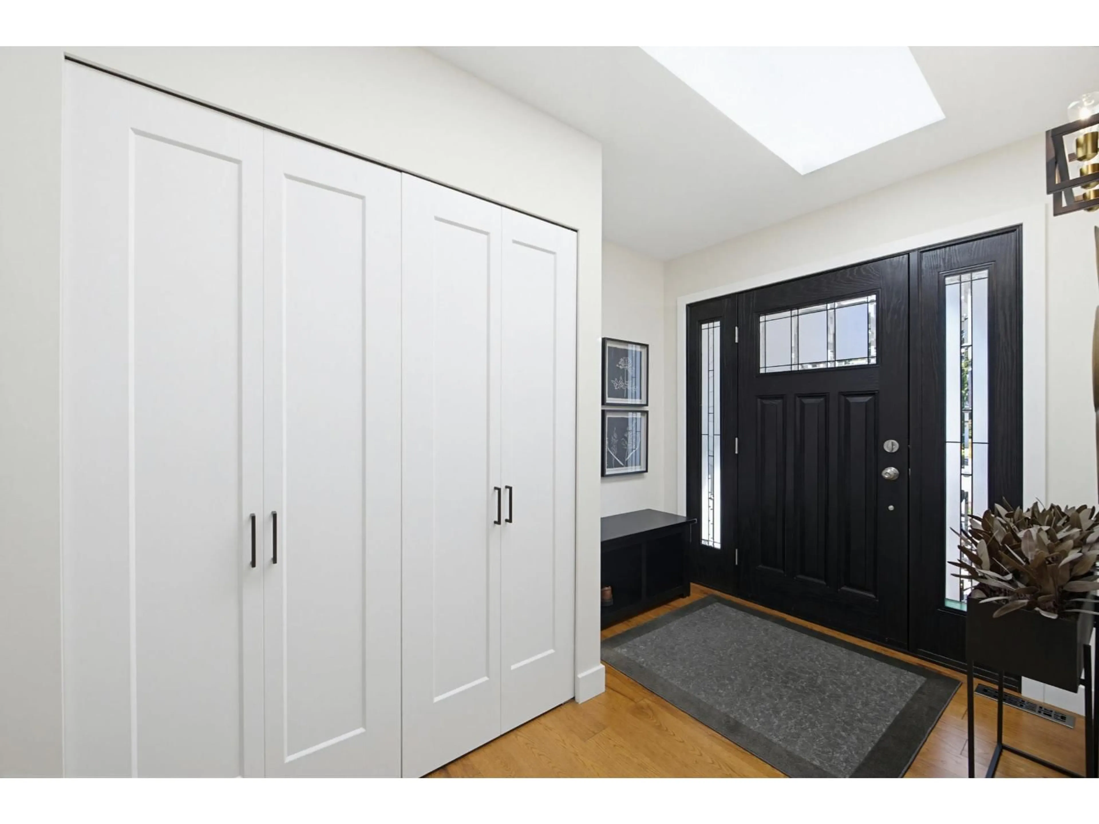 Indoor entryway for 1087 161 STREET, Surrey British Columbia V4A7N2