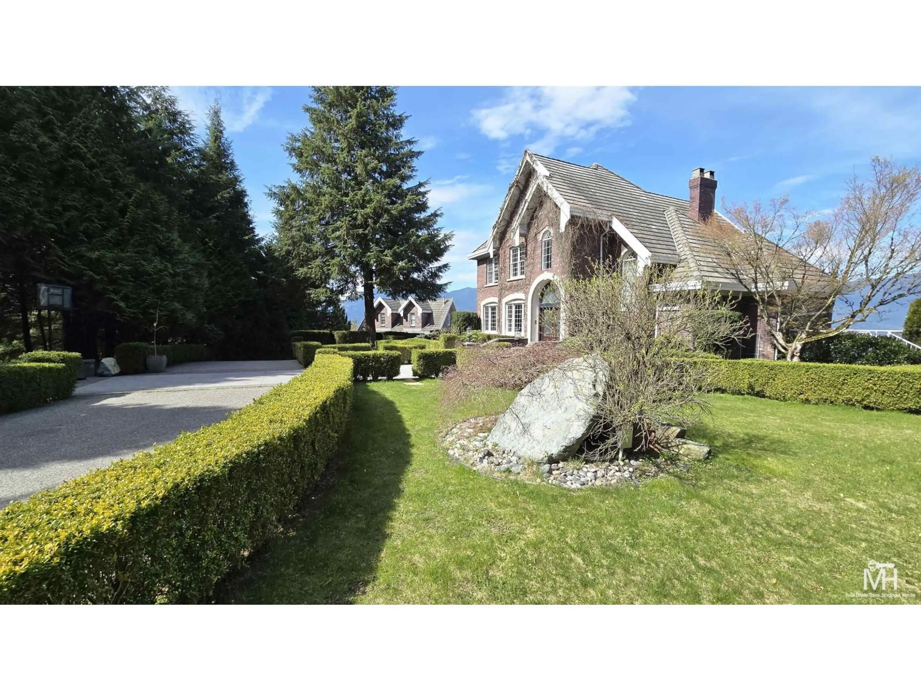 A pic from outside/outdoor area/front of a property/back of a property/a pic from drone, street for 8504 HUCKLEBERRY PLACE, Chilliwack British Columbia V2R4A3