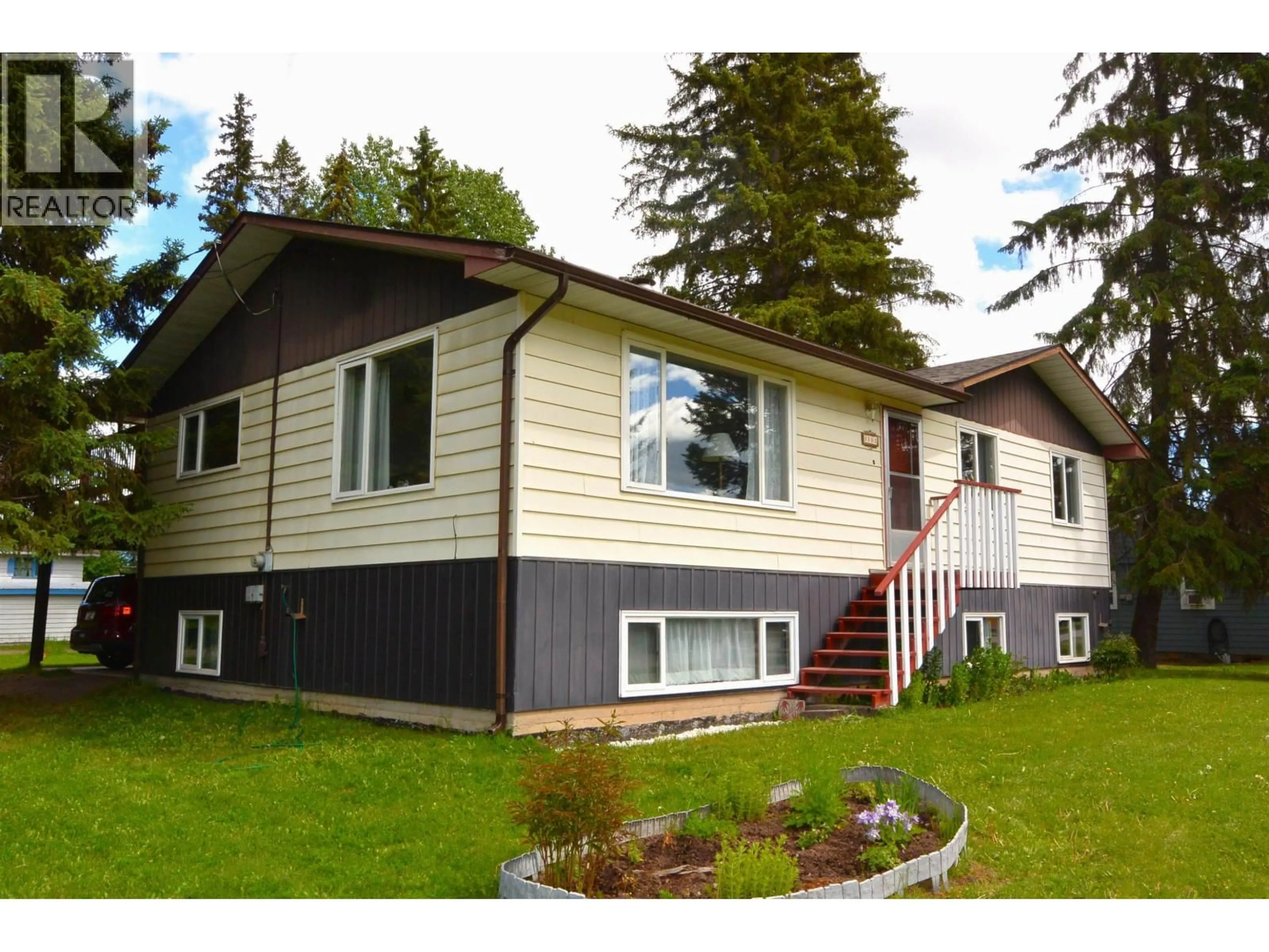 Home with vinyl exterior material, unknown for 3592 FOURTH AVENUE, Smithers British Columbia V0J2N0