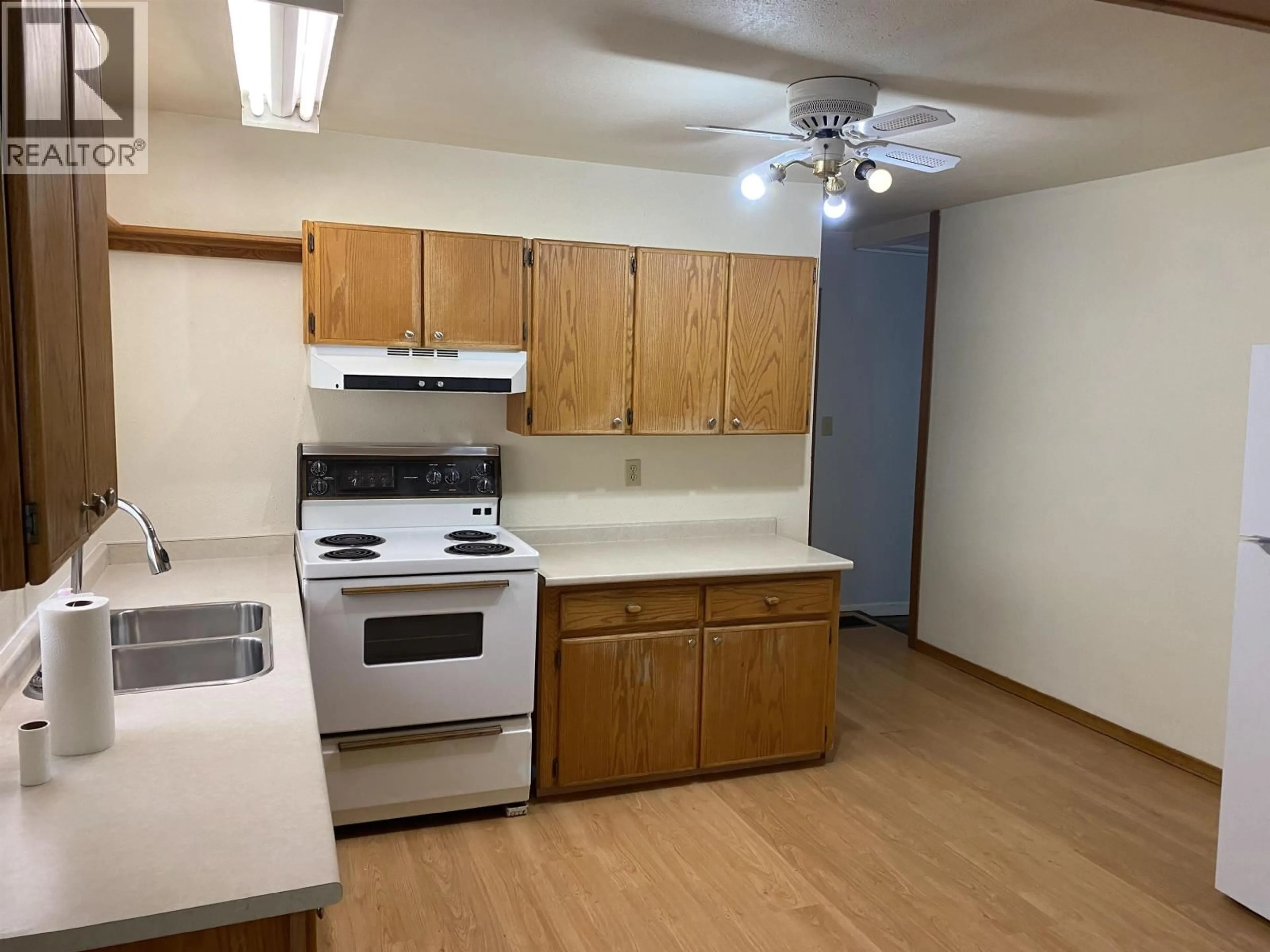 Standard kitchen, unknown for 1822 OAK STREET, Prince George British Columbia V2L1Z2